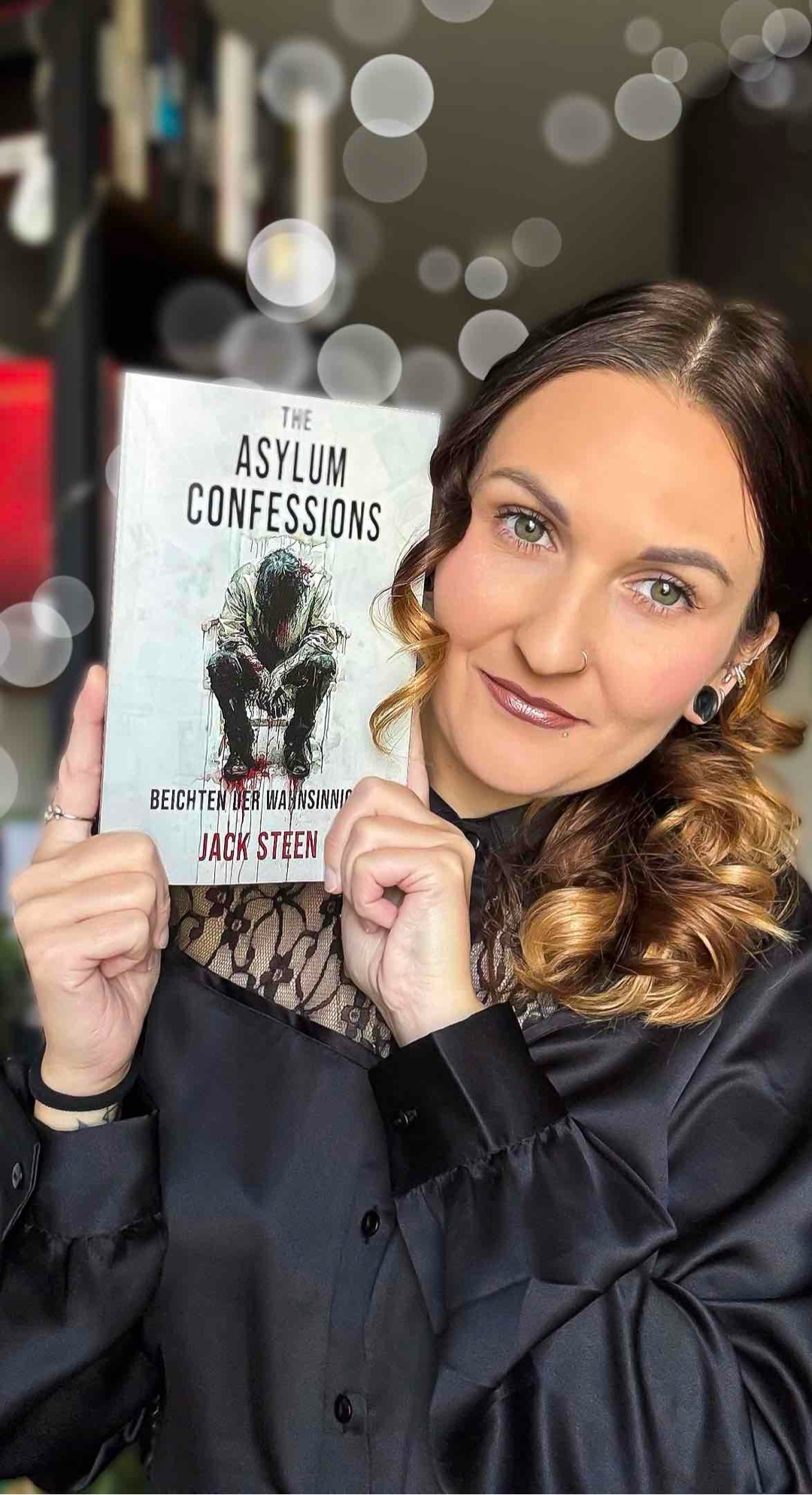Schon das Cover sieht mega erschreckend und gruselig aus und man geht mit hohen Anforderungen an das Buch...obs mich überzeugen konnte?