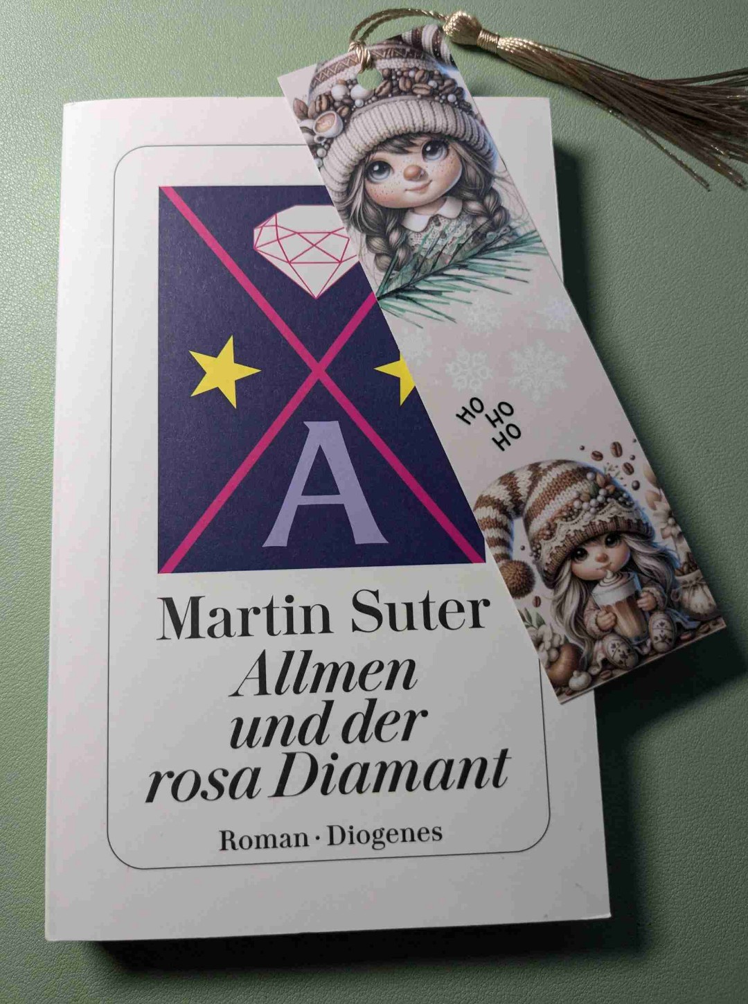 Absolut toller Lesegenuss ..mitterlweile liebe die ich die Bücher von Martin Suter...
Sie Reihe um Allmen und seinen Butler Carlos finde ich großartig. Krimi Reihe mit dem gewissen etwas ...das Martin Suter einfach kann. Absolute Empfehlung meinerseits .