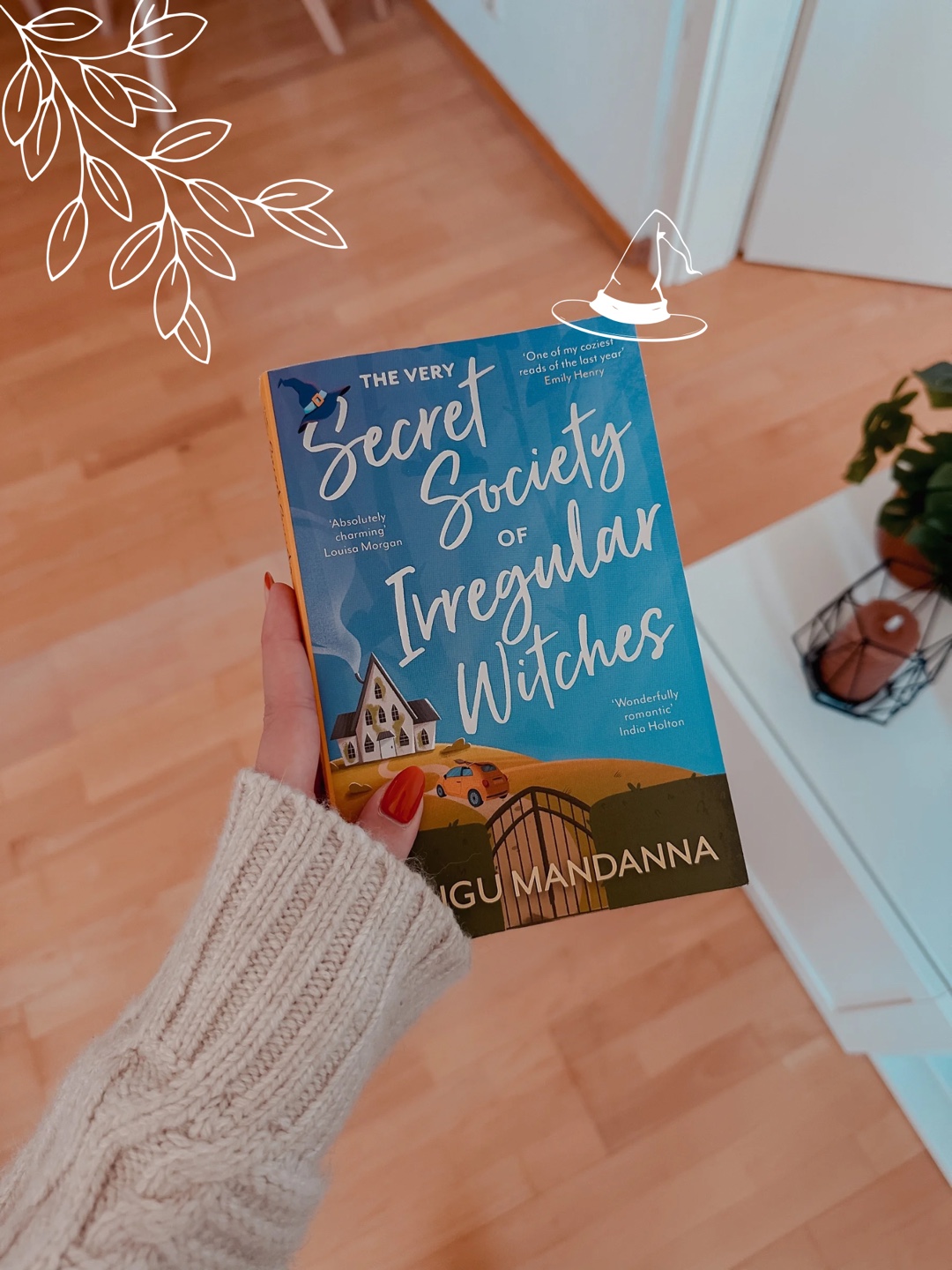 „The Very Secret Society of Irregular Witches“ ist ein wirklich tolles Comfortbuch.