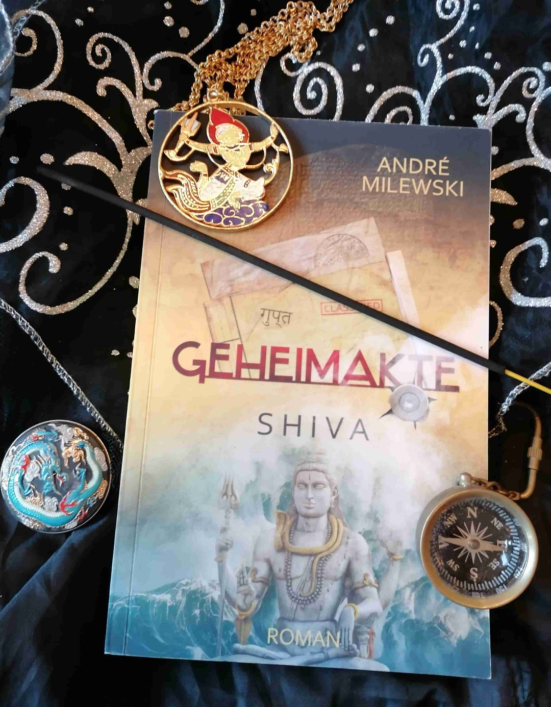 In seinem neusten Abenteuer verschlägt es Max Falkenburg nach Indien wo er es mit alten und neuen Feinden aufnehmen muss...