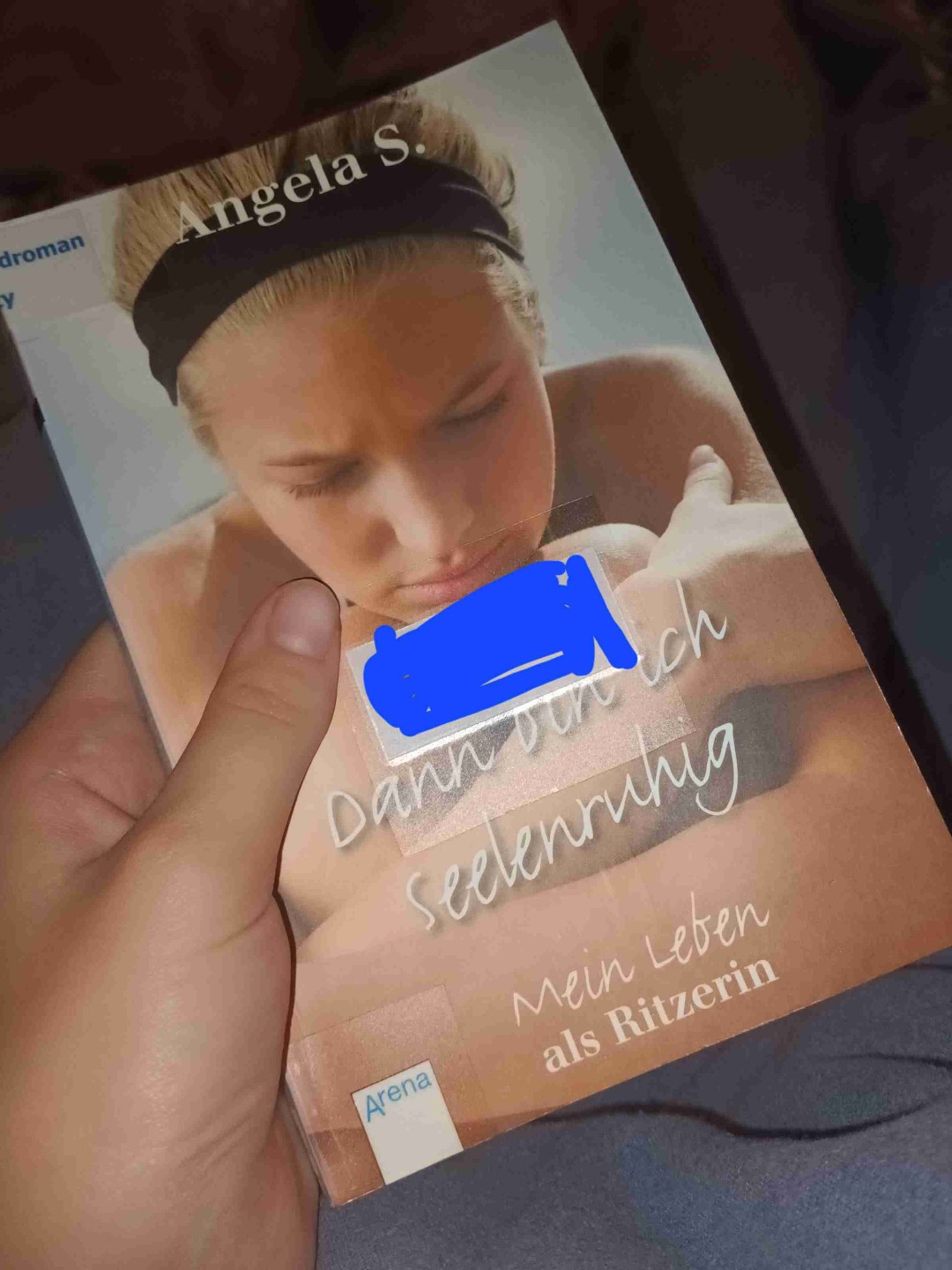 "Der Tag an dem ich vergaß zu leben..." ein Teil von Angelas Gedicht.
Ich habe dieses Buch sehe genossen und ich fande es auch sehr interessant