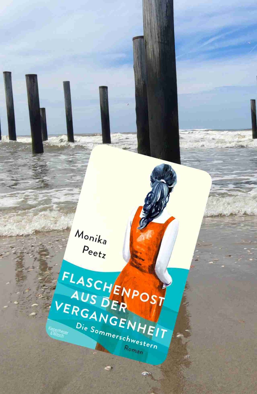 Flaschenpost aus der Vergangenheit - die Sommerschwestern von Monika Peetz
Buch 3 von 3
Das Geheimnis um den Unfalltod des Vaters wird gelüftet