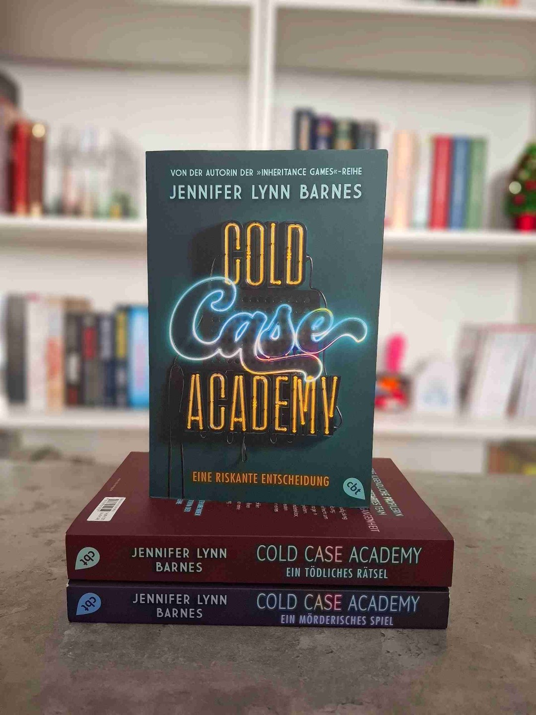 🌟Rezension🌟
Ich habe das Buch "Cold Case Academy- Eine riskante Entscheidung" von @authorjenlynnbarnes beendet 🥰
Vielen Dank liebes @team.bloggerportal dass ich das Buch zur Verfügung bekommen habe 🫶🏻