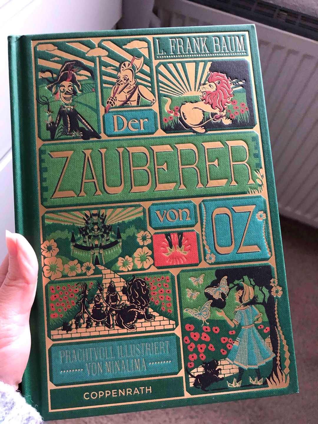 Wenn man neben dieser wunderschönen Gestaltung noch eine tolle, lustige Geschichte bekommt, kann man ja nur zufrieden sein 🥰 