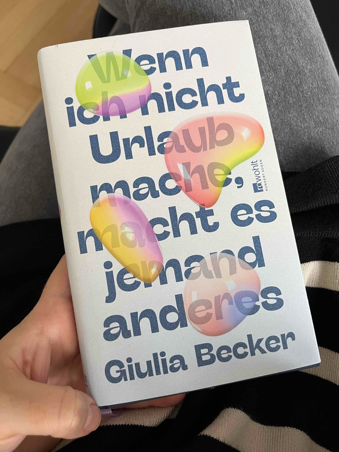Mein persönlicher Snack der Woche - ein lustiges Buch.