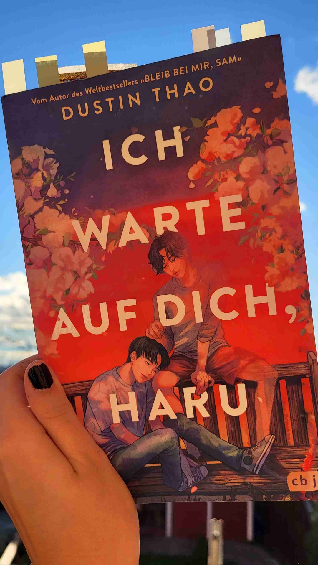 ich fand das buch so schön zum lesen und bin auch ehrlich traurig, das es vorbei ist. ich habe mir viele stellen markiert die ich schön, traurig oder witzig fand. das buch is echt empfehlenswert!!