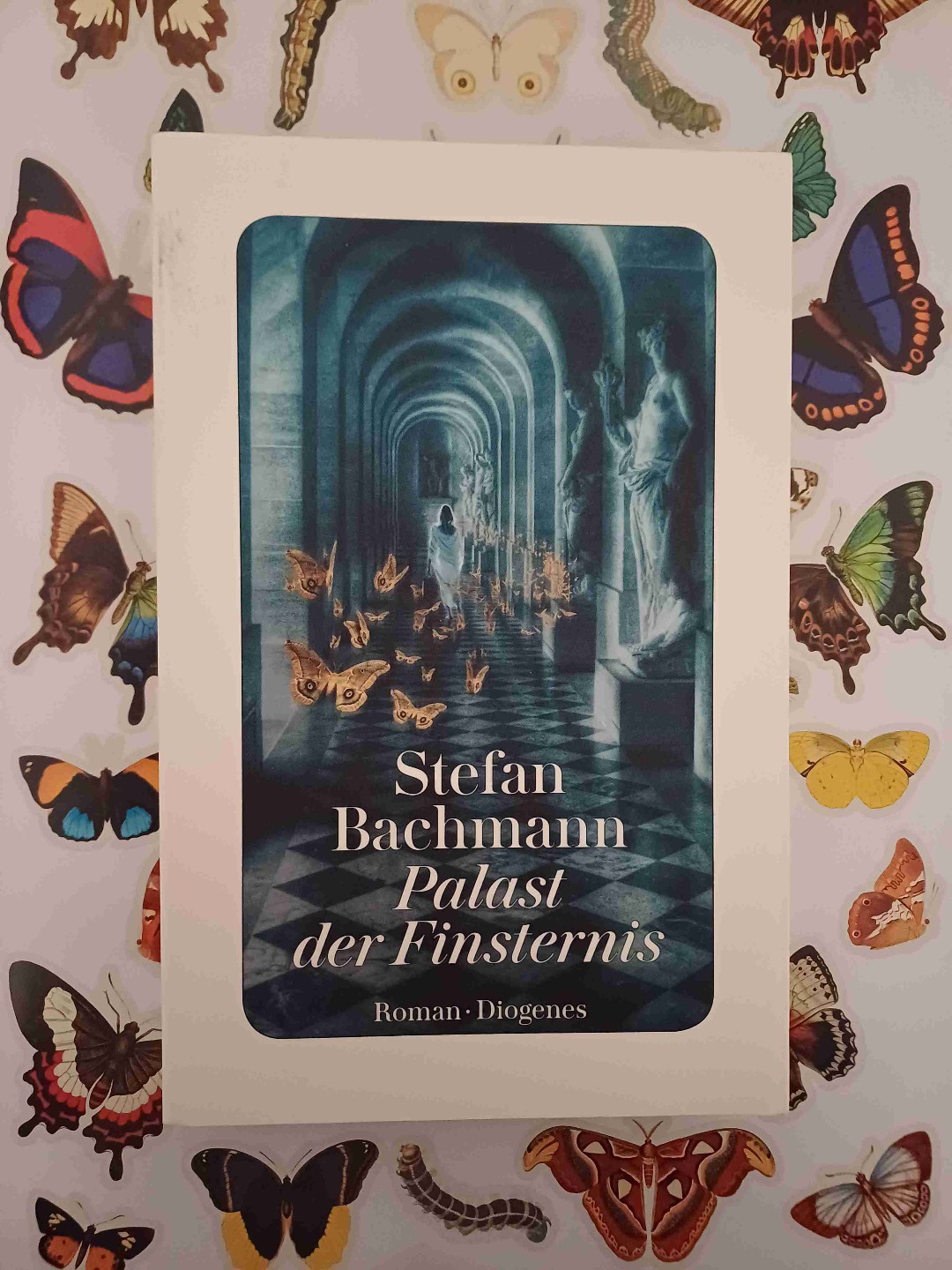 Da ich alles von Bachmann gelesen habe, kann ich behaupten: er ist einer meiner Lieblingsautoren. Und dieses Buch ist sein bisher Bestes! Schaurig, spannend, Fokus wie immer bei ihm auf Freundschaft statt Liebe. Toll.