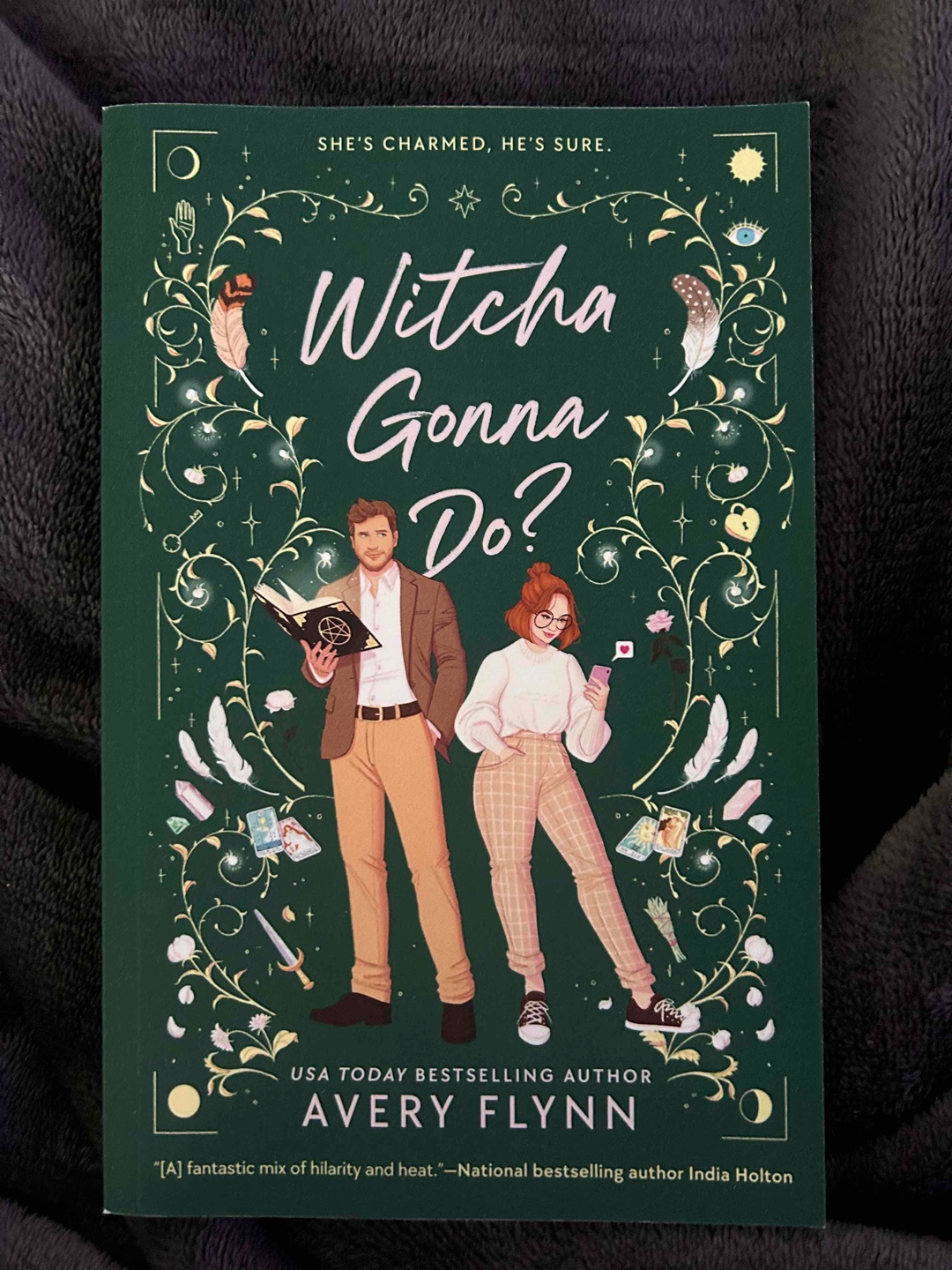 An unlucky witch and her know-it-all nemesis must team up in the first of a new, spicy romantic comedy series from USA Today bestselling author Avery Flynn. Could it possibly get any worse than having absolutely no magical abilities when you're a member of the most powerful family of witches ever?
