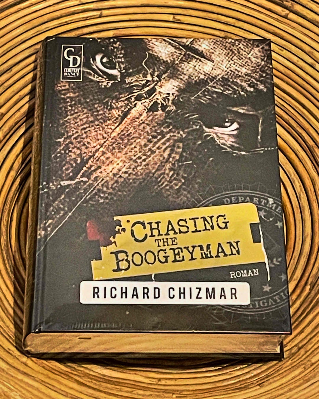 Es war ein sehr gutes Buch. Und es hat mich richtig gefesselt. Mal sehen wie die Fortsetzung sein wird.