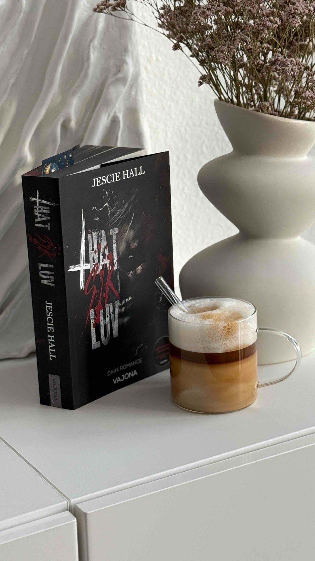 Das einzig Positive an diesem Buch ist seine Optik!