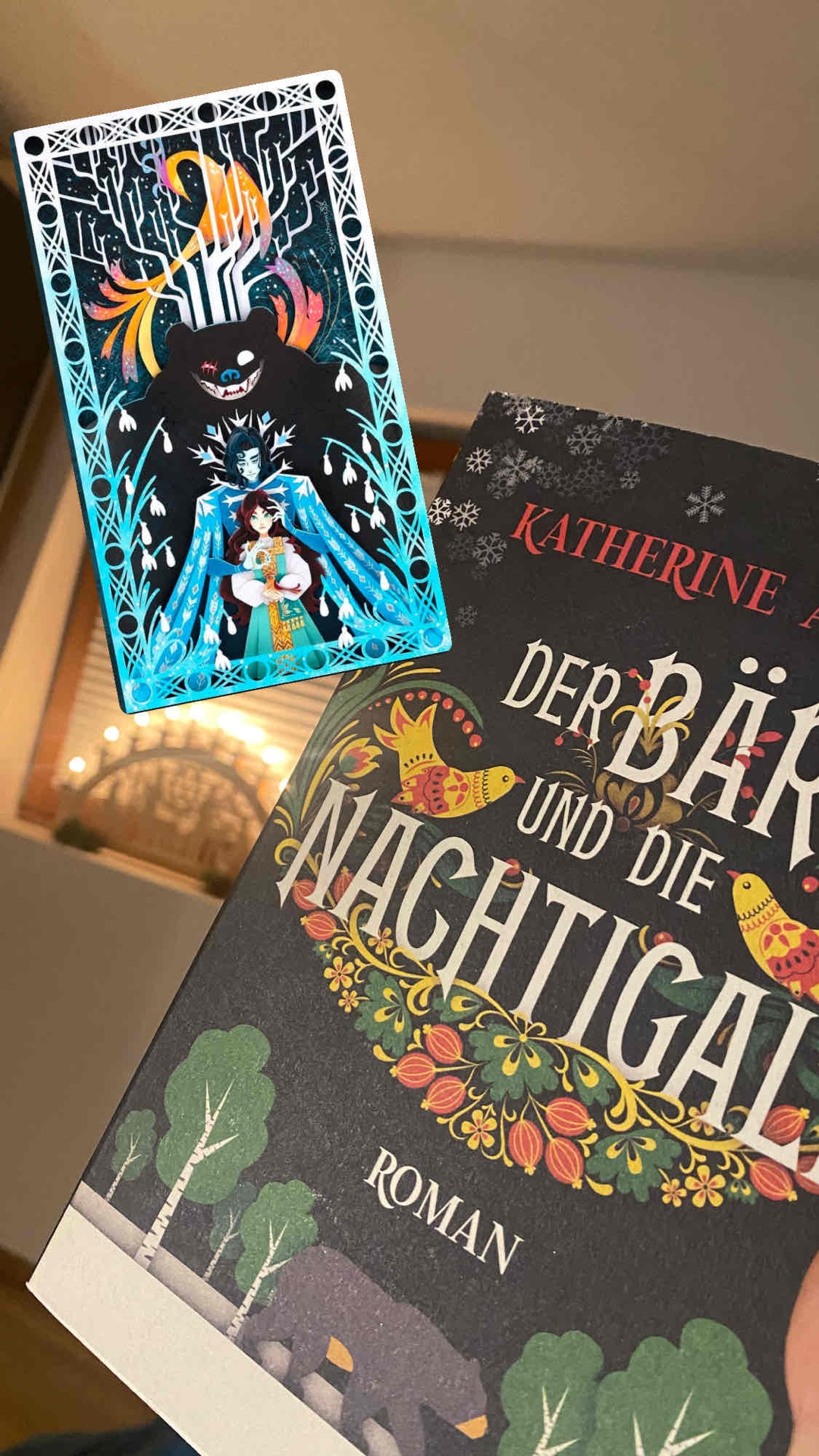 Wow, das hat mir wirklich sehr gefallen. Fand die russischen Sagen und Mythen schon immer sehr faszinierend. Dies war eine wunderschöne aber auch düstere Geschichte. Ein toller Auftakt der „Winternacht“- Saga! ❄️❤️ freue mich sehr auf Band 2 🥰