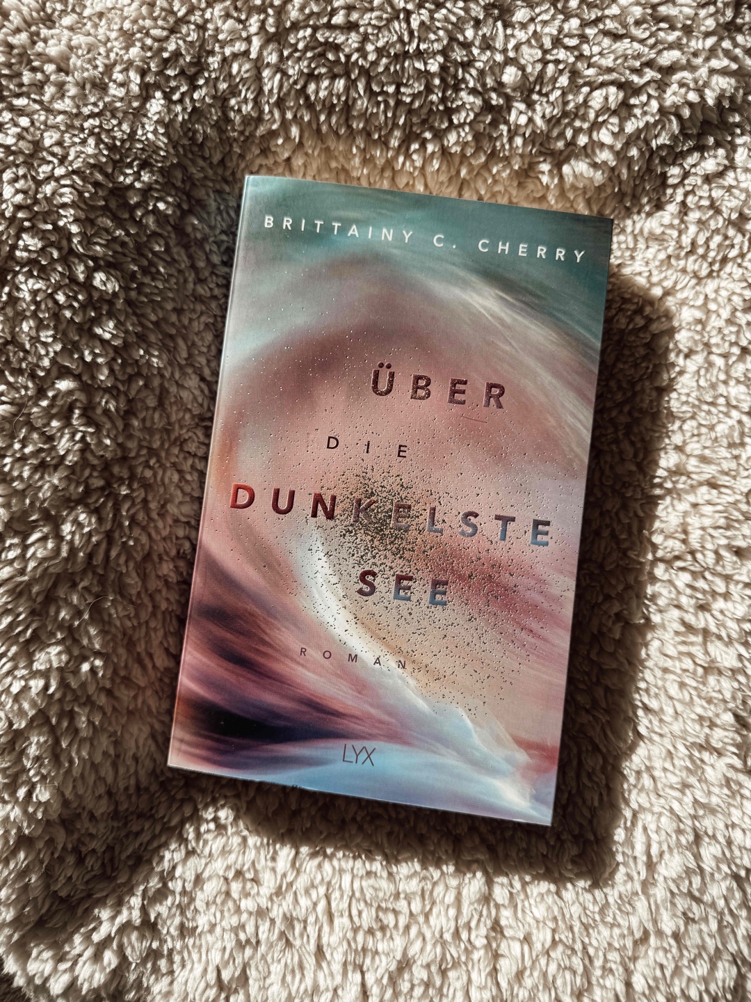 Eine süße Geschichte mit Spannung und vielen Emotionen 💓 hab’s gerne gelesen aber zum ersten Teil auch eher unspektakulär 💗