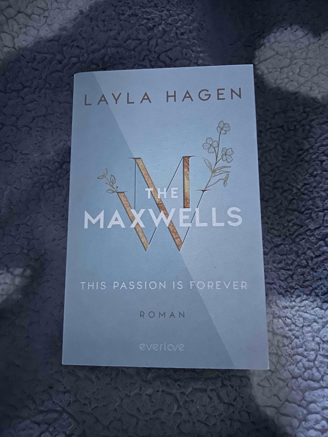 Eine heiße gemeinsame Nacht ist alles, was Travis Maxwell und Bonnie verbinden soll. Danach wollen sie getrennte Wege gehen. Schließlich ist Bonnie es gewohnt, sich allein durchs Leben zu kämpfen. Als sie nach dem One-Night-Stand unverhofft schwanger ist, glaubt sie, wieder ohne Hilfe dazustehen.