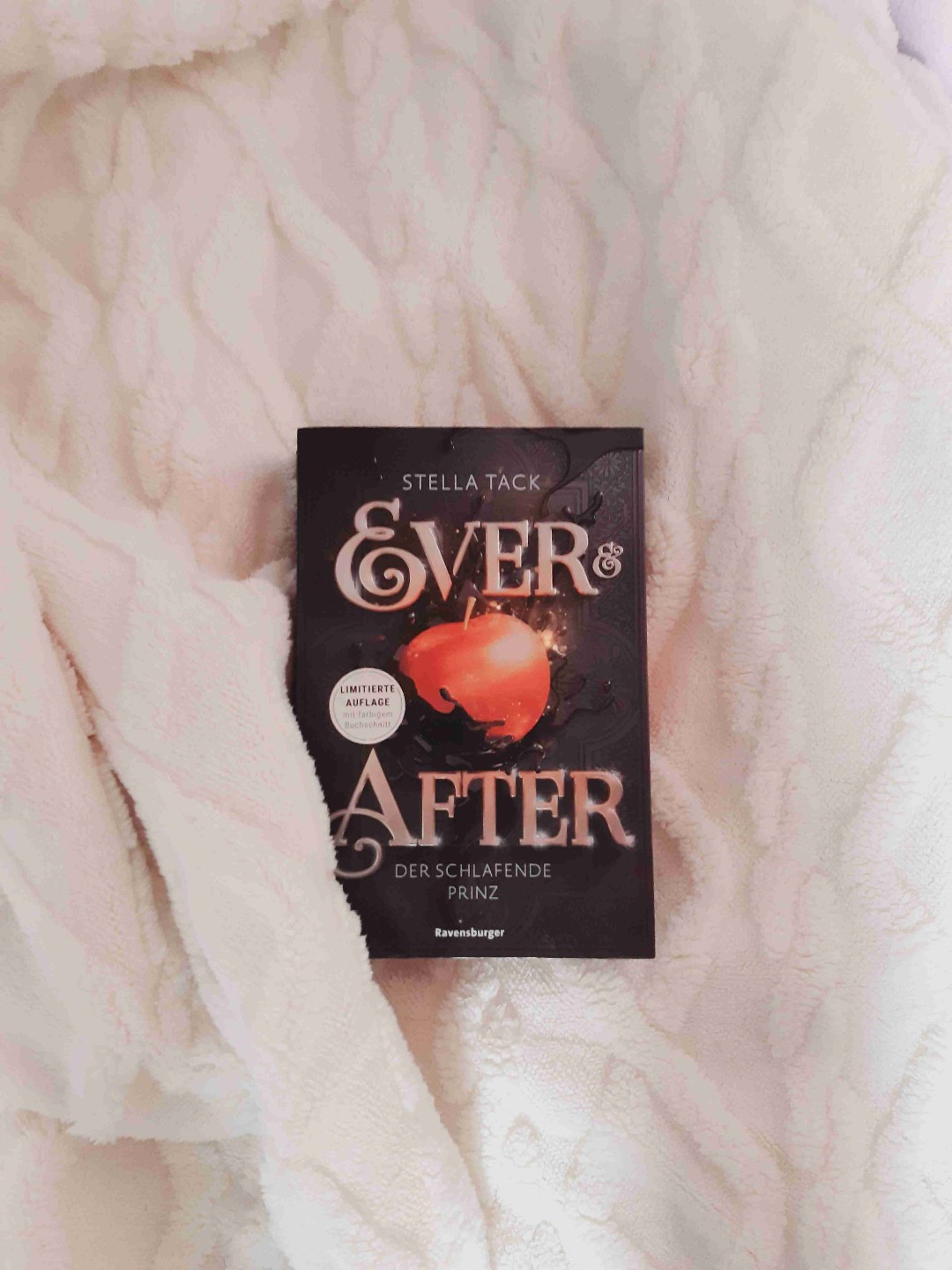 "𝙳𝚒𝚎𝚜𝚎 𝚆𝚎𝚕𝚝 𝚑𝚊𝚝 𝚔𝚎𝚒𝚗𝚎 𝙼𝚊𝚐𝚒𝚎 𝚖𝚎𝚑𝚛. 𝙰𝚋𝚎𝚛 𝚘𝚑𝚗𝚎 𝙼𝚊𝚐𝚒𝚎 𝚕𝚒𝚎𝚐𝚝 𝚍𝚒𝚎 𝚆𝚎𝚕𝚝 𝚒𝚖 𝚂𝚝𝚎𝚛𝚋𝚎𝚗. 𝙽𝚒𝚌𝚑𝚝 𝚖𝚎𝚑𝚛 𝚕𝚊𝚗𝚐𝚎, 𝚞𝚗𝚍 𝚎𝚜 𝚐𝚒𝚋𝚝 𝚗𝚒𝚌𝚑𝚝𝚜 𝚖𝚎𝚑𝚛,𝚠𝚊𝚜 𝚠𝚒𝚛 𝚗𝚘𝚌𝚑 𝚛𝚎𝚝𝚝𝚎𝚗 𝚔𝚘̈𝚗𝚗𝚎𝚗." 🍎🔪🩸