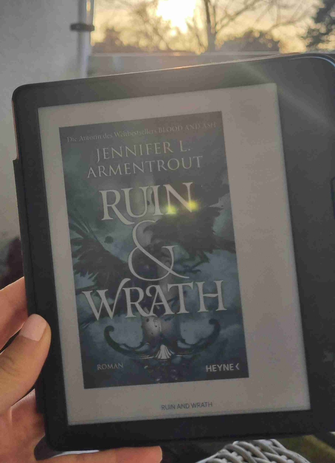 Absolutes Highlight ✨
Ich habe das Buch verschlungen, konnte es nicht aus der Hand legen, wenn ich am Lesen war.
Die Magie, die Tension etc. Einfach toll! 
Kann Band 2 kaum erwarten. 🤩


Das war mein erstes Buch der Autorin. Ich werde jetzt wohl auch andere Bücher von ihr lesen müssen 🤷🏻‍♀️