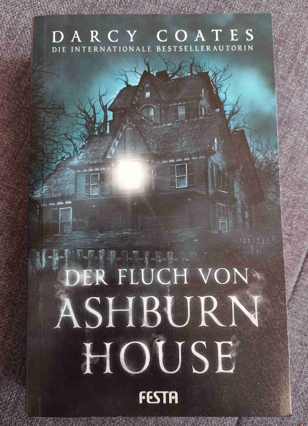 Gruselig, atmosphärisch und schön zu lesen.....