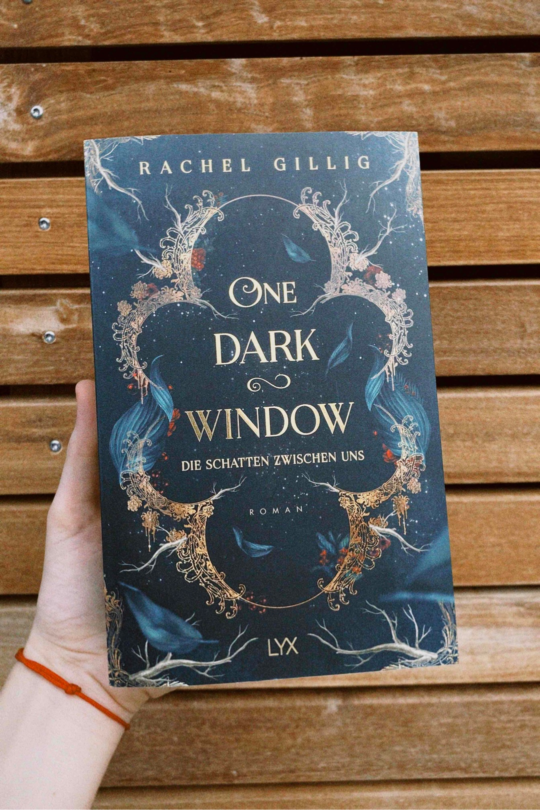 Ein regnerischer Tag, dieses Buch und eine Tasse Tee. Ihr werdet mich nicht aus dem Haus bekommen 🤷🏼♀️