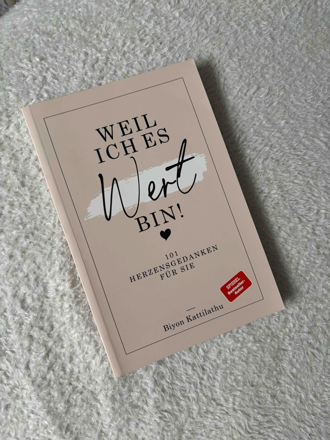 klare, einfühlsame Worte treffen genau den richtigen Ton für Leserinnen und Leser, die auf der Suche nach mehr Selbstbewusstsein und innerer Stärke sind. 💫
