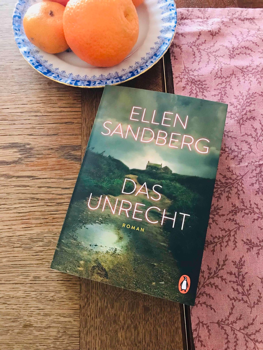 Der Roman hat mich sehr gut unterhalten auch wenn ich schon früh ahnte wer der "Übeltäter" ist. Zwischendurch etwas langatmig. Dafür war das Ende doch sehr überraschend!