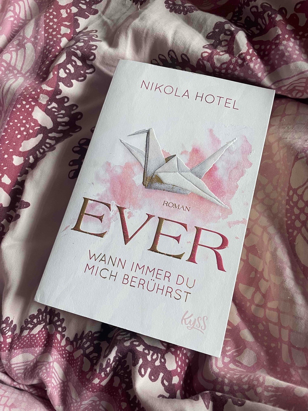 Süße Story für zwischendurch mit unerwarteten spicy Szenen . 
Werde aber Band 2 eher nicht lesen. 