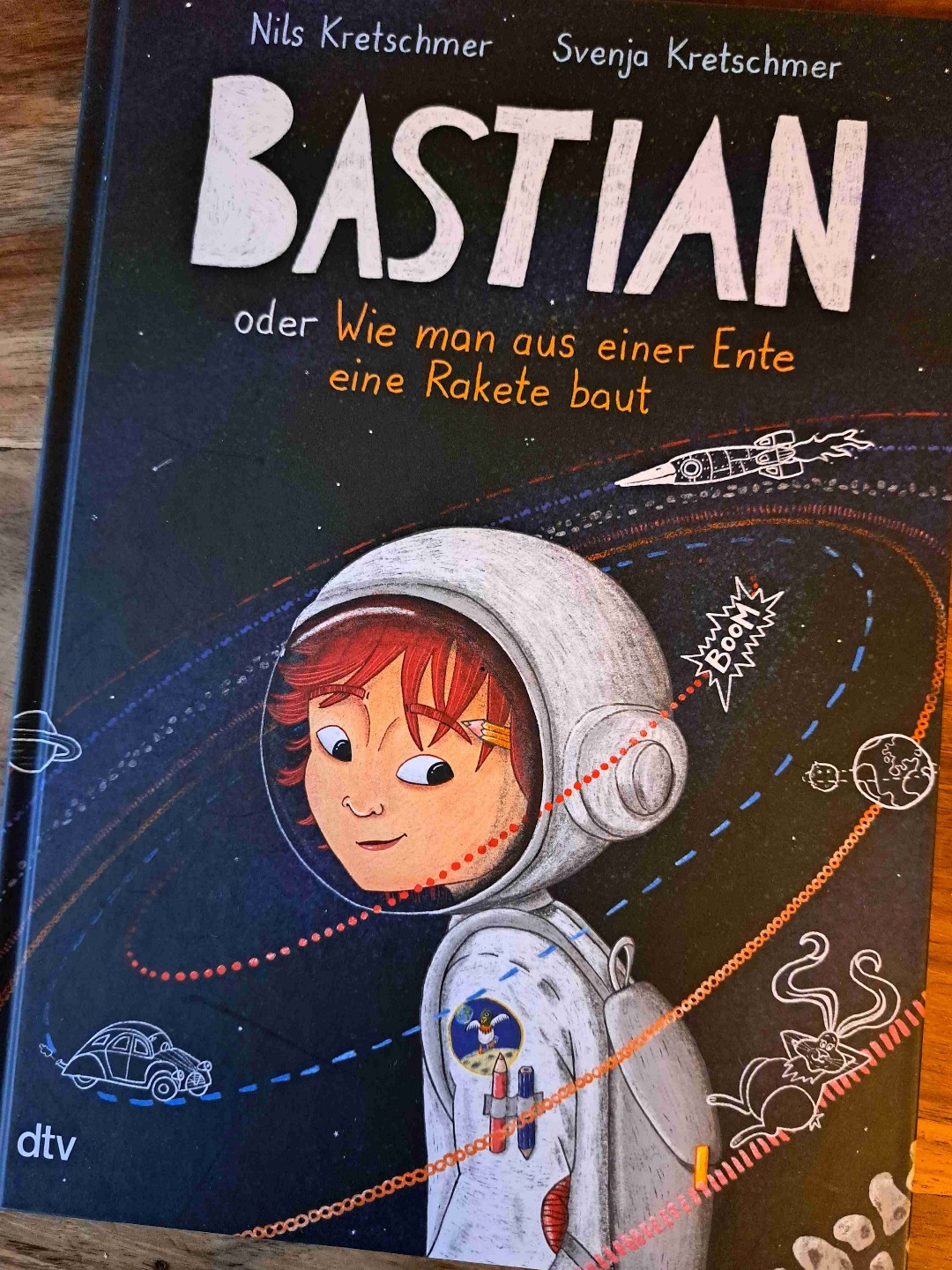 Fantasievolle Geschichte über Bastian auf der Erde und Buzz im Weltraum