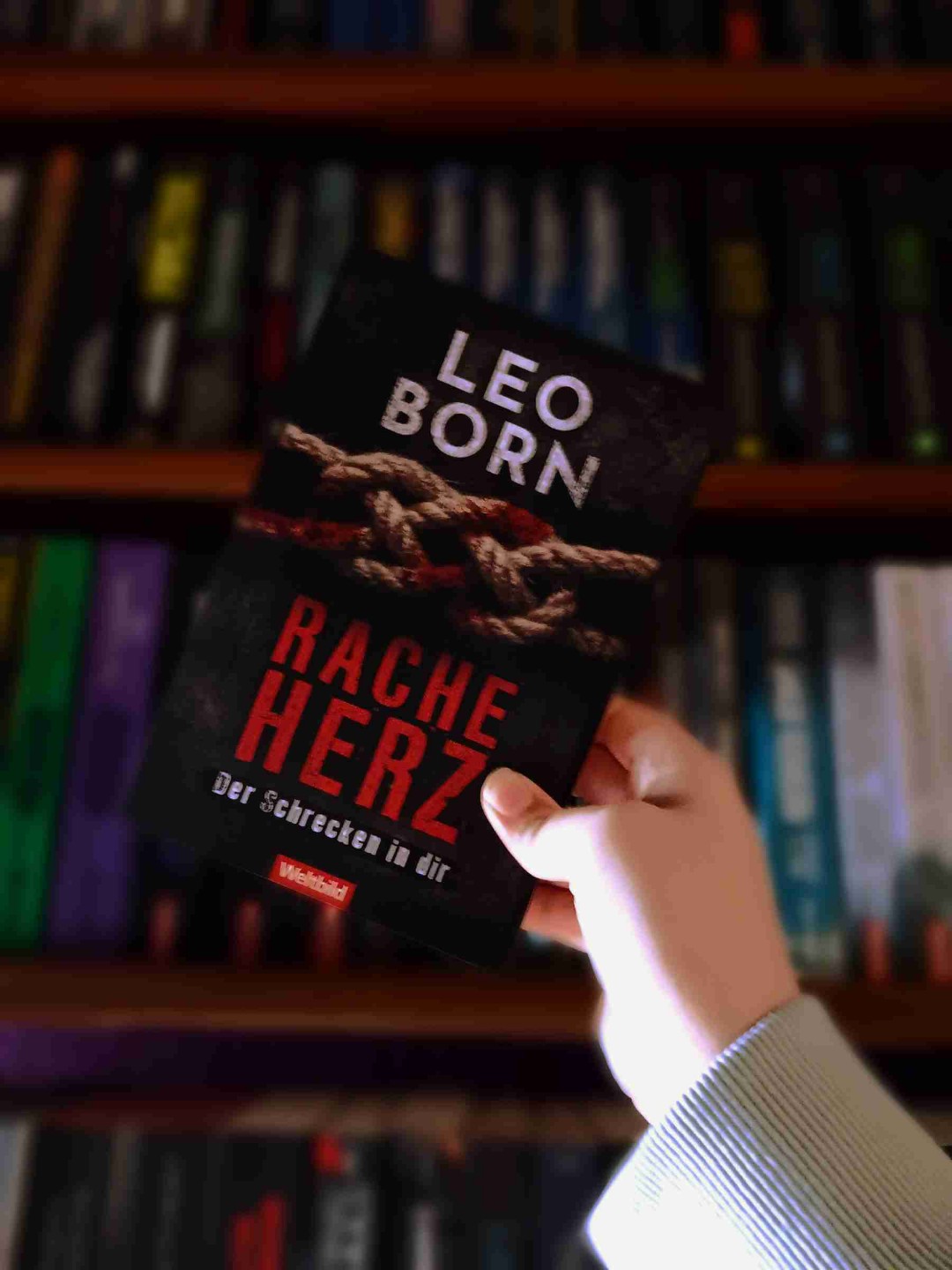 Dieses Buch kann ich auch sehr empfehlen zu lesen, hat mich sehr überrascht, die Spannung ist einfach da , es war bis zum Schluss so spannend , werde auf jeden Fall noch mehr Bücher von ihm lesen.