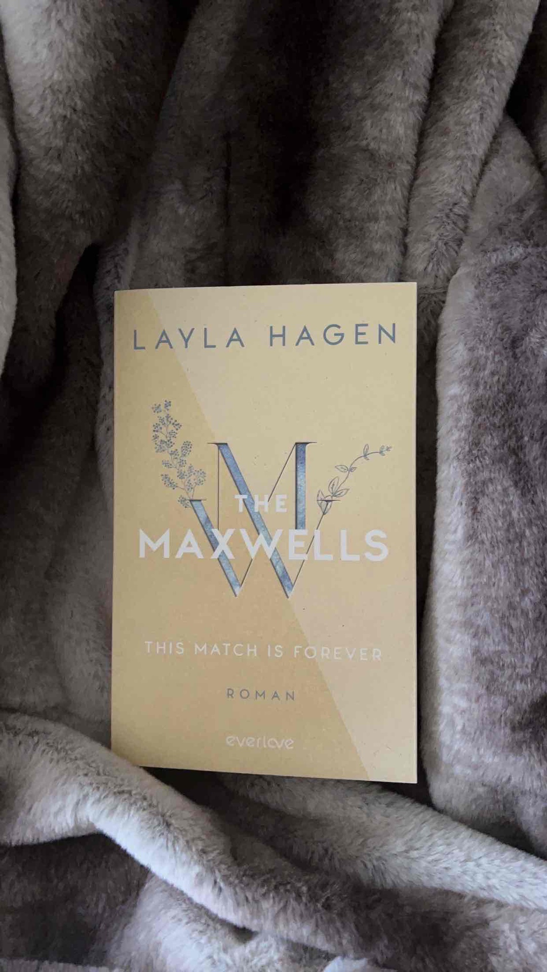 Avery kehrt pleite nach Chicago zurück und trifft dort ausgerechnet auf Sam Maxwell, ihre große Jugendliebe. Auch Sam ist gerade erst wieder hergezogen, nachdem er für Ärzte ohne Grenzen weltweit im Einsatz war. Um der alten Zeiten willen beschließt er, Avery zu helfen, und bietet an, mit ihr eine WG zu gründen – obwohl er nie über sie hinweggekommen ist. Doch obwohl die Probleme von damals weiter zwischen ihnen stehen, flammt die Leidenschaft wieder auf, kaum dass Avery eingezogen ist. Schnell merken die beiden, dass sie als Mitbewohner eigentlich nur ein Bett brauchen …