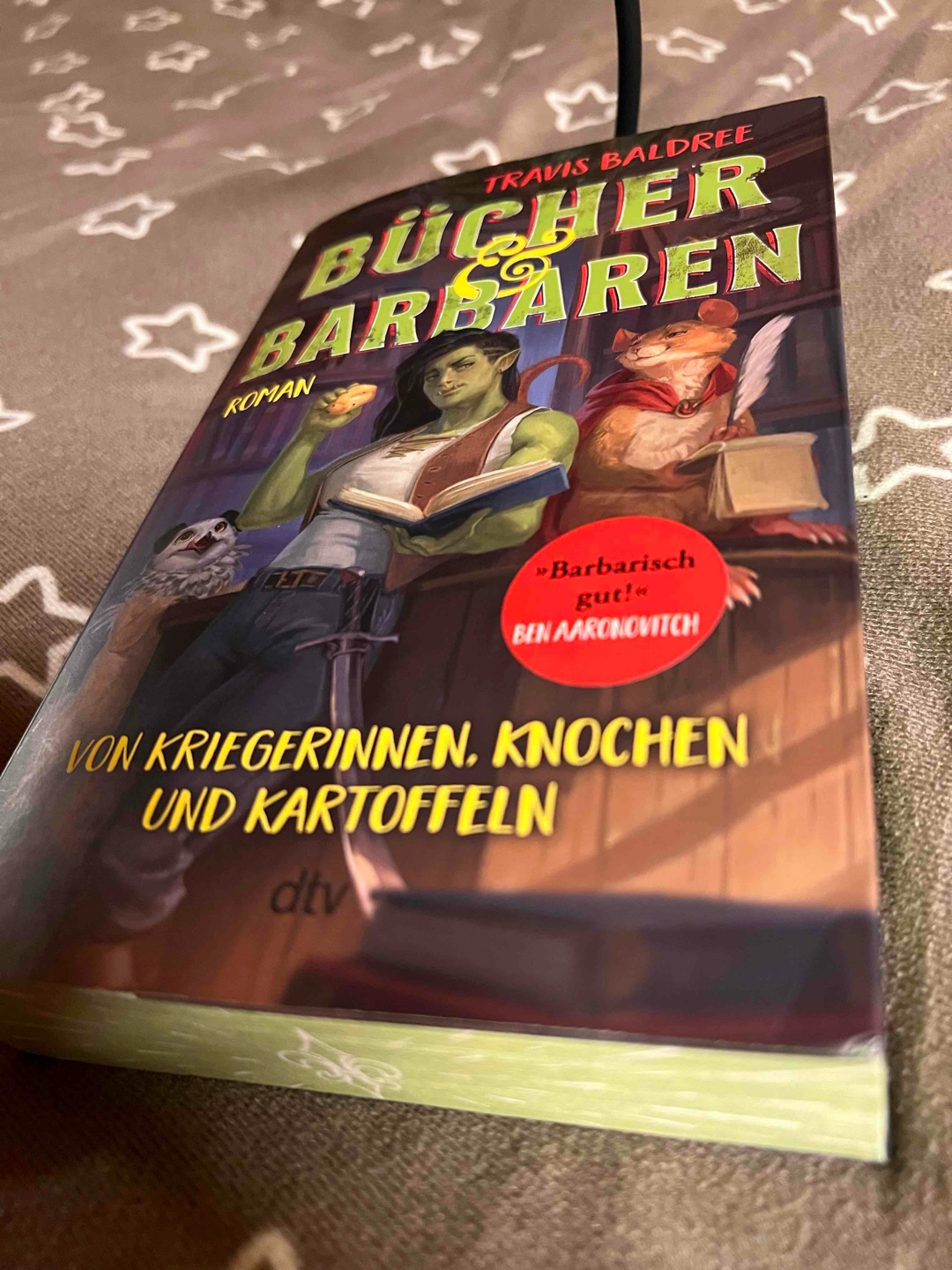 Ich habe den ersten Teil mit ganz viel Kaffee und Gebäck genossen. 
Und jetzt die Kriegerin Viv in ihren jungen Jahren kennen zu lernen und zu sehen, wie sie ihre Liebe zu Bücher findet war einfach unglaublich schön. Es ist ein Buch zum einkuscheln, genießen und Balsam für die Seele.