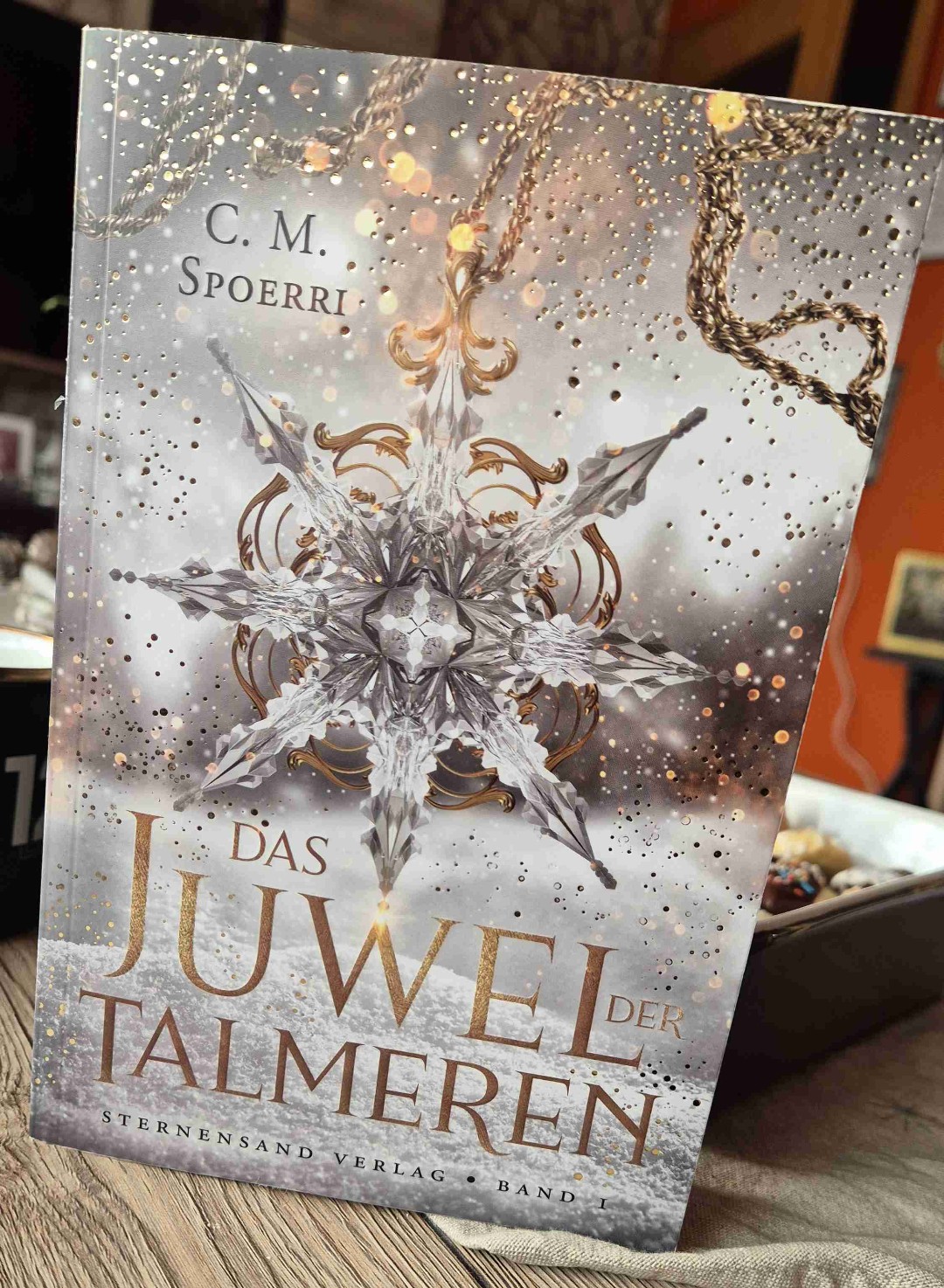 Der Beginn eines epischen Abenteuers, mit tollen Charakteren und eine absolute Empfehlung für alle die High Fantasy lieben.