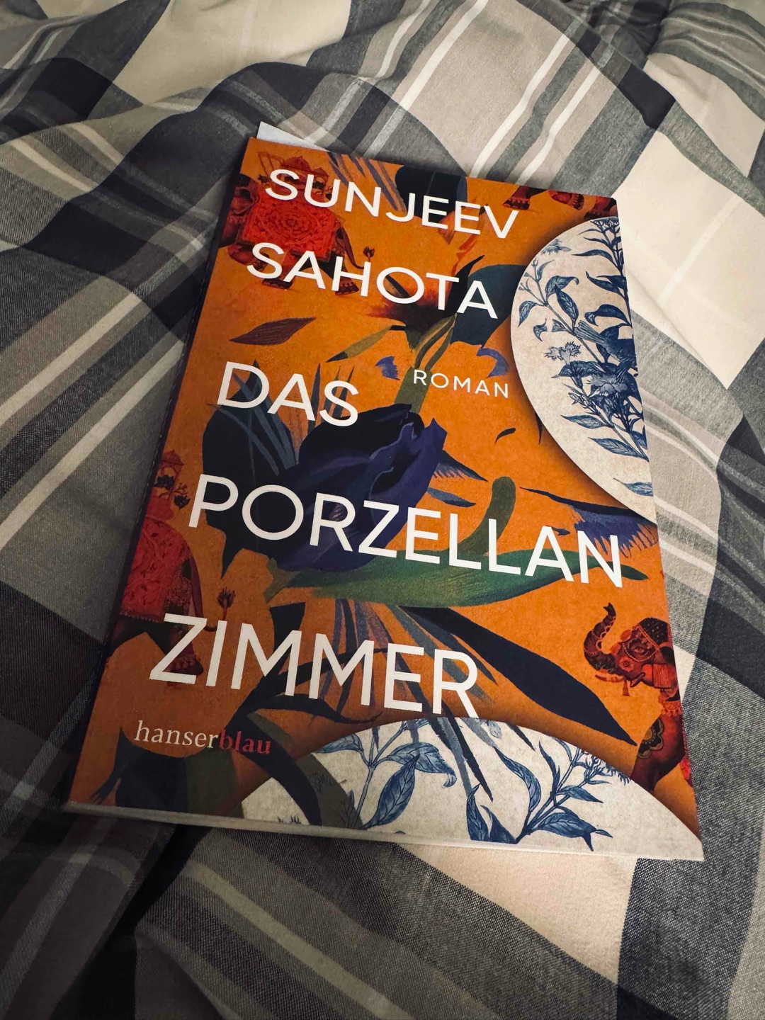 Bisher sehr vielversprechend, ansprechender Schreibstil. 
