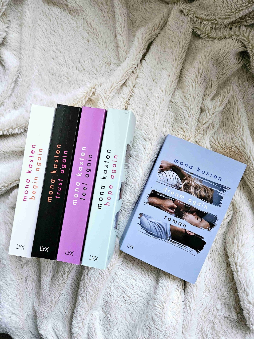 "ᴜᴍɢᴇʙᴇɴ ᴠᴏɴ ꜱᴇɪɴᴇʀ ᴡäʀᴍᴇ ᴜɴᴅ ᴅᴇɴ ꜱᴀɴꜰᴛᴇɴ ᴋüꜱꜱᴇɴ, ᴅɪᴇ ᴇʀ ᴍɪʀ ꜱᴄʜᴇɴᴋᴛᴇ, ʜᴀᴛᴛᴇ ɪᴄʜ ᴅᴀꜱ ɢᴇꜰüʜʟ ᴢᴜ ᴛʀäᴜᴍᴇɴ."