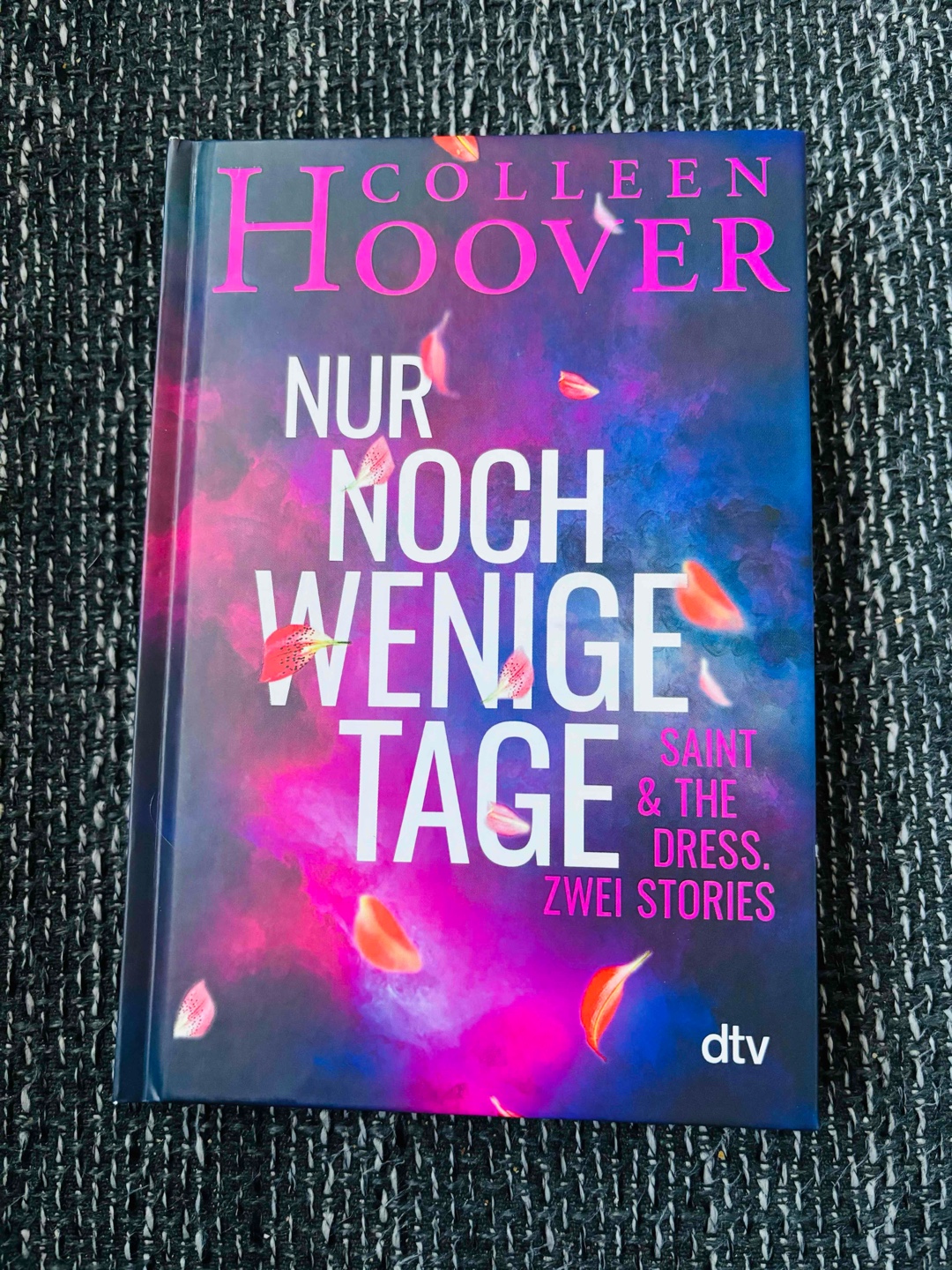 „Ich weiß zwar nicht, wie das mit Jay und mir weitergehen wird, aber eins weiß ich genau: Heute Abend habe ich mich ent- und neu verliebt.
Diesmal in mich selbst.“ 🫧