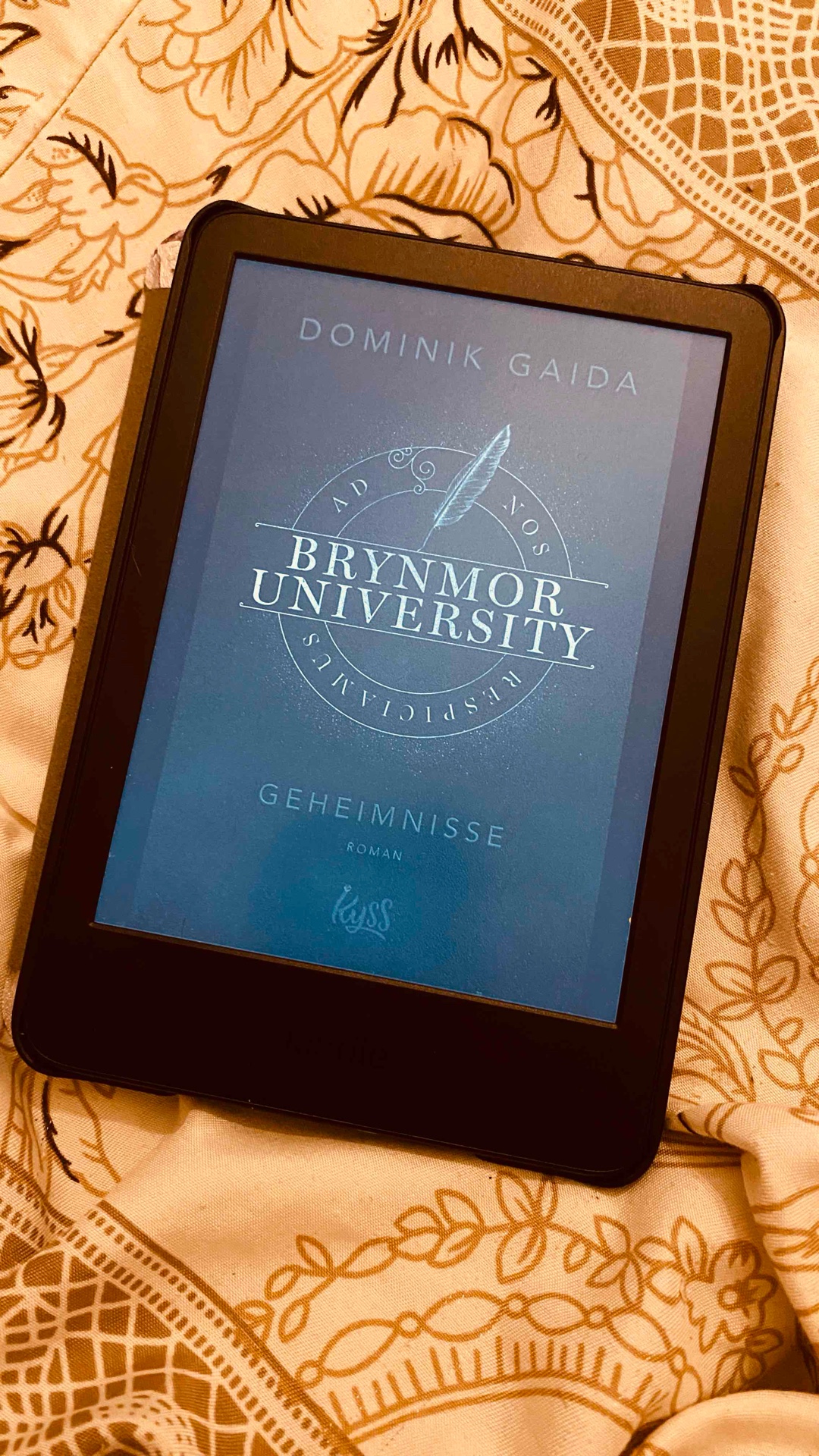 Eine wunderbare Kombination aus Krimi und Lovestory eingebettet in das stimmungsvolle Universitäts Setting. Hat mir gut gefallen 🤗