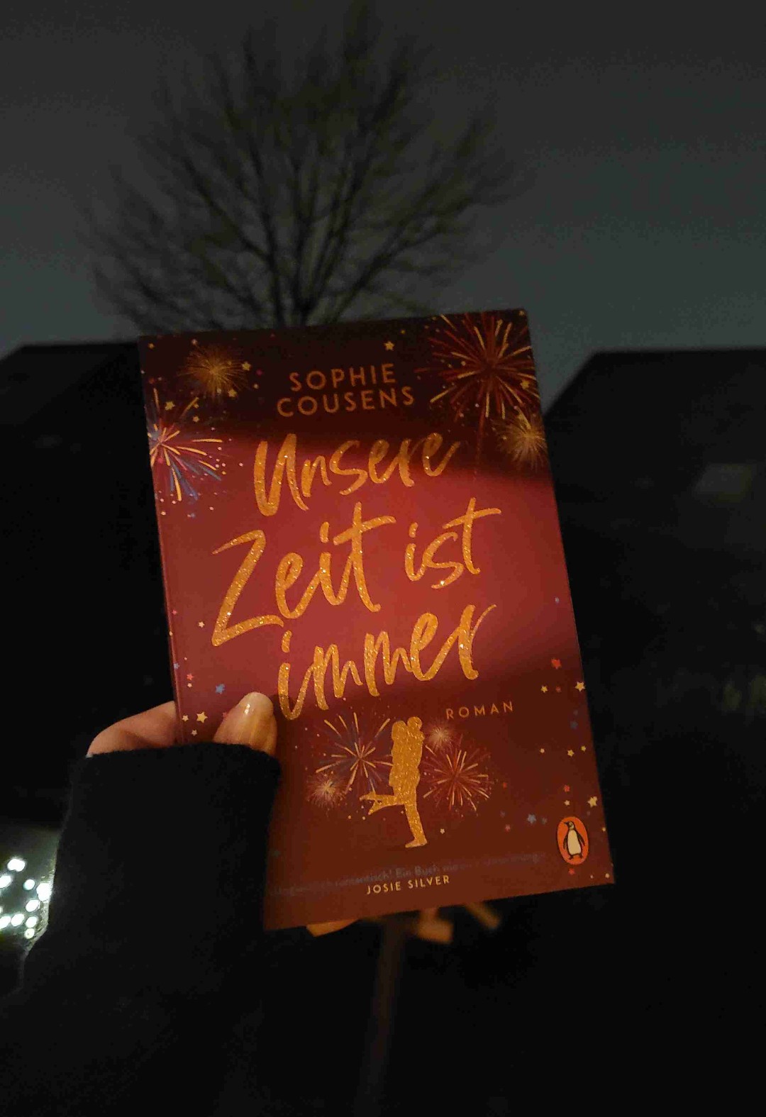 Minnie, du bist wie ein Licht, das in mein Leben gekommen ist - du blendest mich. Aber dein Licht lässt mich auch all die Schatten in meinem Leben sehen, Schatten mit denen ich mich endlich auseinandersetzen muss.
~Quinn~