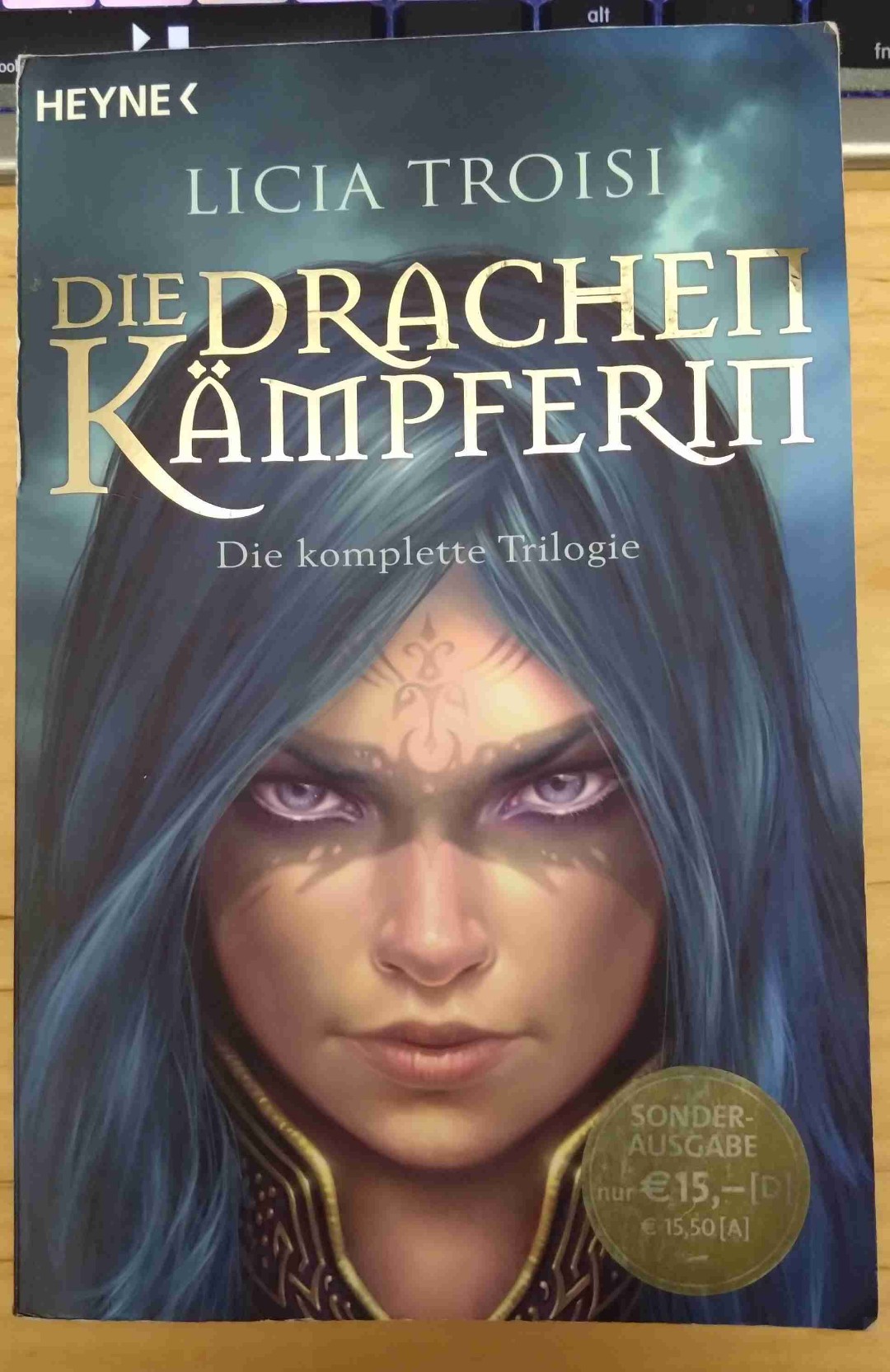 Tolle Geschichte, tolle Welt, definitiv lesenswert