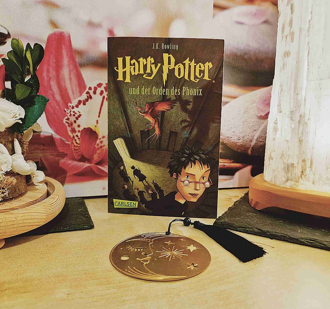 Ron: “So viel kann kein einzelner Mensch fühlen, ohne zu explodieren.“ Hermine: “Dein Gefühlsreichtum passt ja auch auf einen Teelöffel.“
🫶🥰
