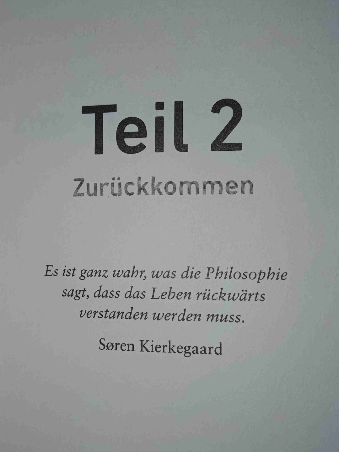 Buch hat mir gefallen, war trotzdem etwas schwierig und hat offene Fragen zurück gelesen. 
