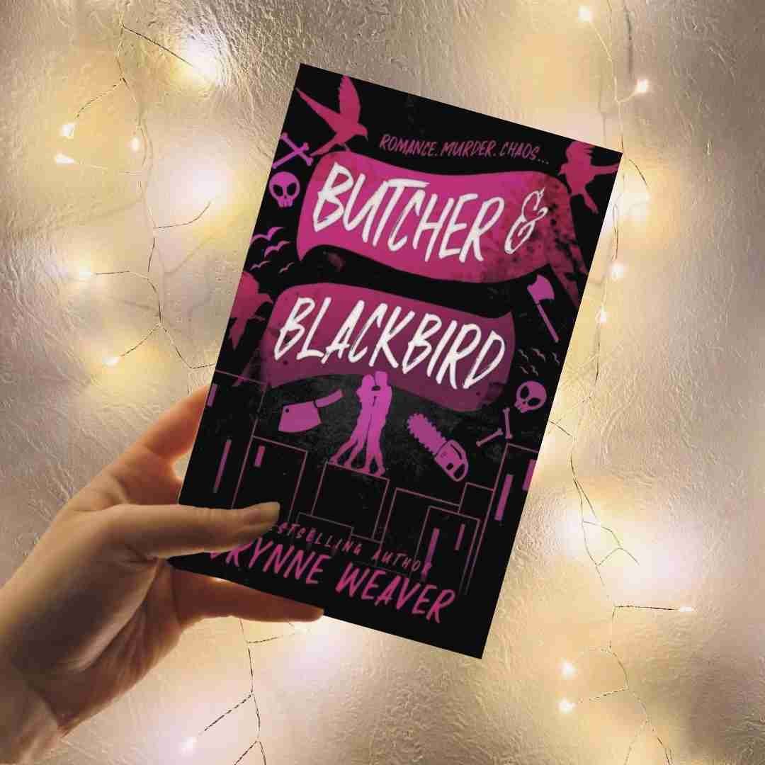 Dieses Buch hat mir absolutes Vergnügen bereitet. Ein wilder und blutiger Ritt, an dessen Ende tatsächlich soetwas wie Romantik existiert. Da es sich hierbei um einen Dark Romance handelt, muss ich glaube ich nicht extra erwähnen, dass man bitte auf die Tiggerwarnungen achten sollte.