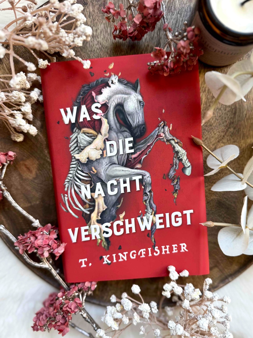 Vor langer Zeit hatte ich gelernt, dass auch etwas, das man nicht sieht, durchaus tödlich sein kann - doch immerhin sucht einen der Anblick so nicht noch Jahrzehnte später heim, falls man überlebt. 💀