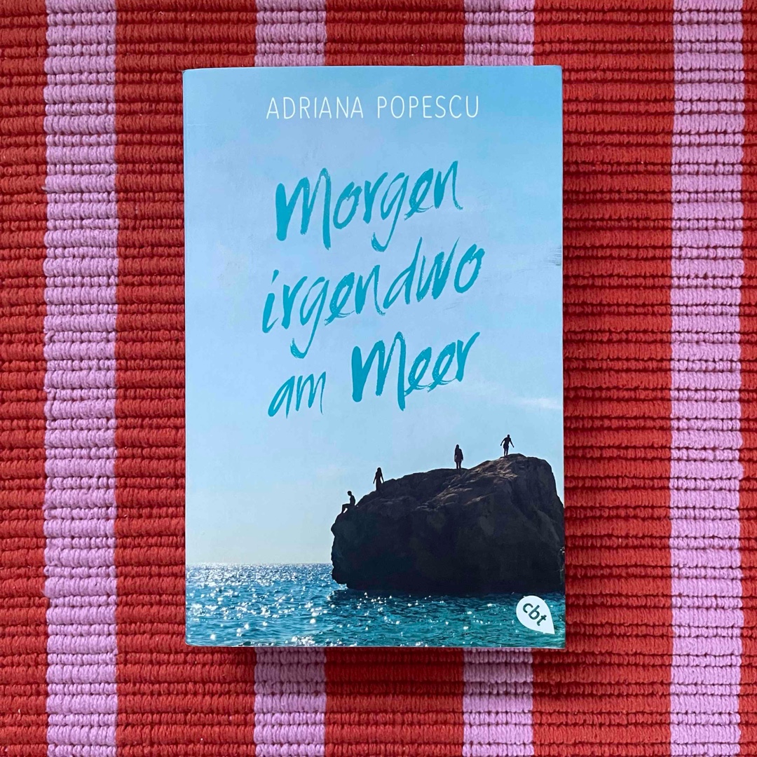 🌊🌊🌊 eine Geschichte die zum Träumen einlädt. Für meine Verhältnisse war es bisschen zu lang , aber trotzdem ein gutes Buch