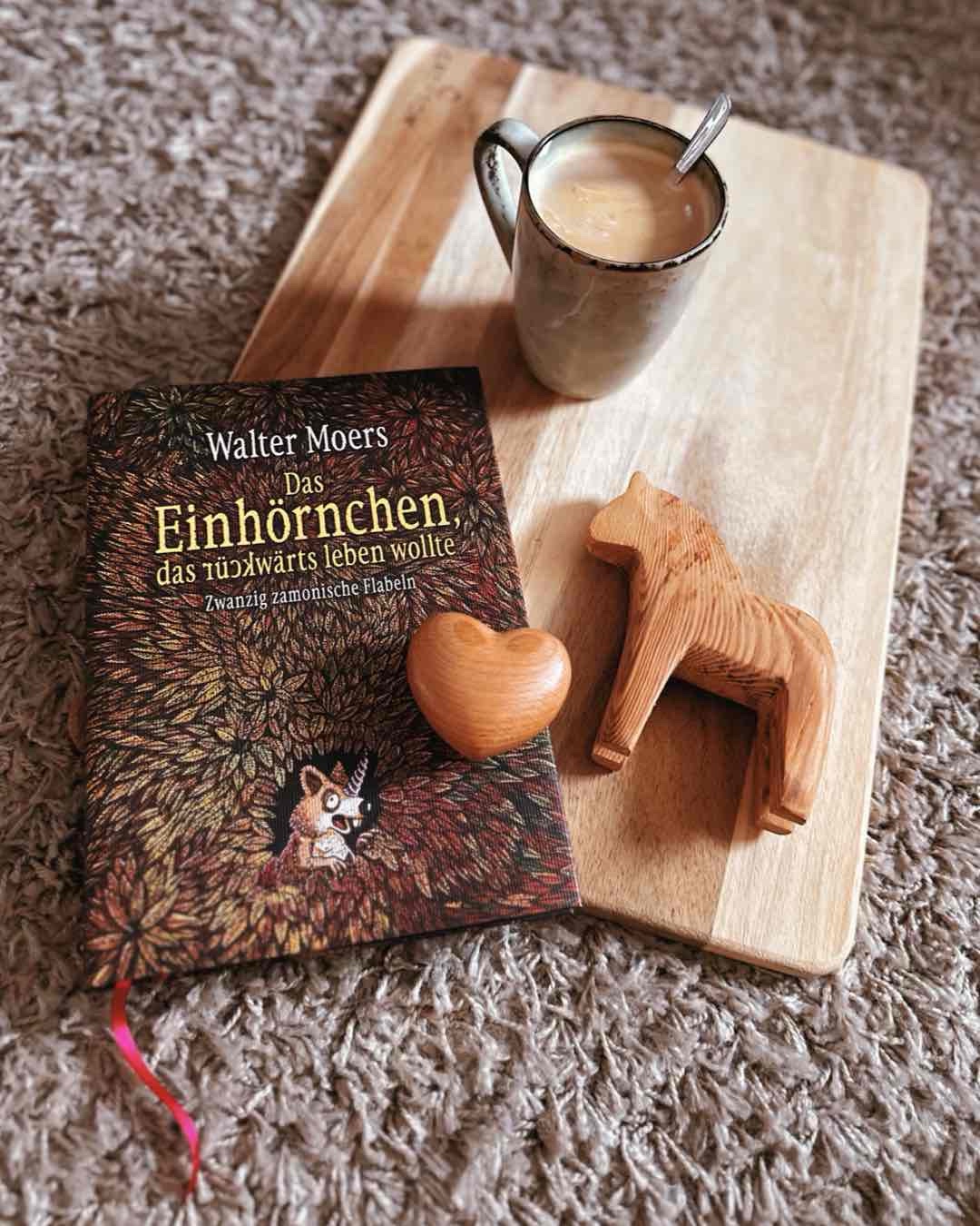 Zauberhafte Sammlung, die mit Witz und ganz viel Weisheit überzeugt. Mein Highlight: die wundervollen Illustrationen, die den magischen Wesen ein niedliches Gesicht verleihen