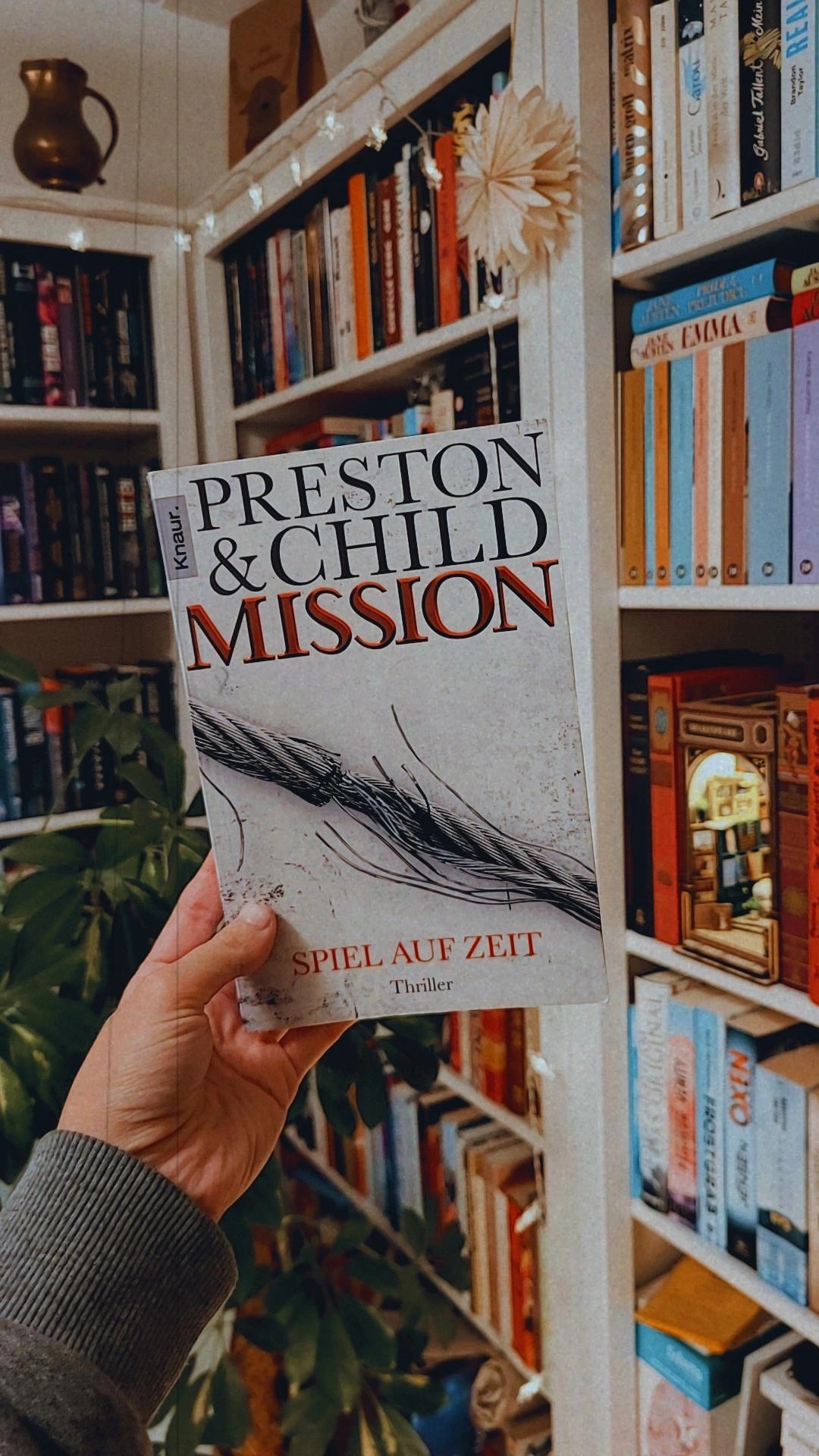 Action pur, die wie ein Blockbuster über das innere Auge flimmert und für jede Menge Nervenkitzel (und kurze durchlesene Nächte) sorgt. 😎