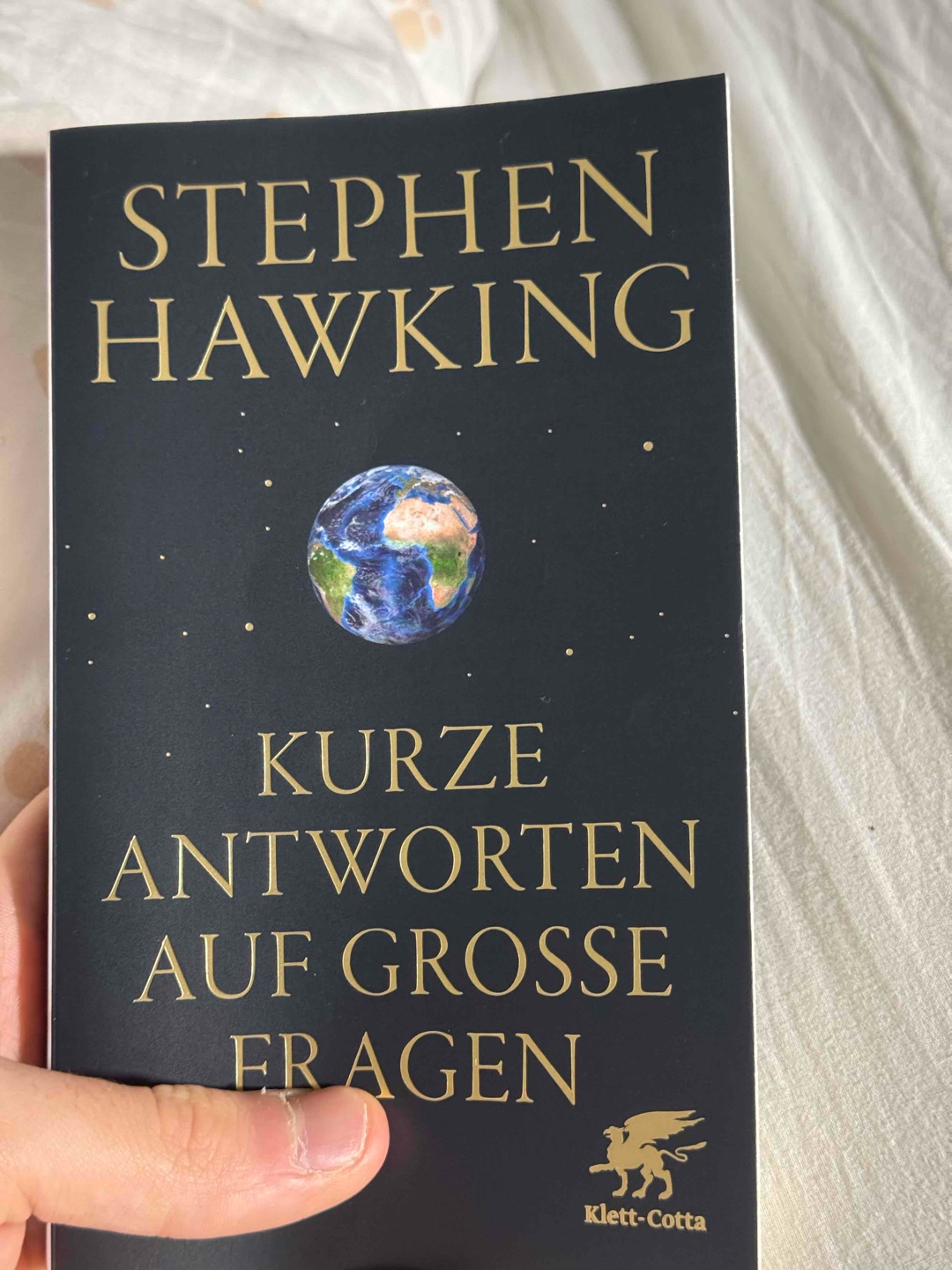 Wirklich gutes Buch und hat an manchen Stellen echt meine Perspektive geändert. Nur teilweise echt schwierig zu verstehen, da sehr viele Fachbegriffe benutzt wurden. Trotzdem ein must read wenn sich die Cover Frage interessiert