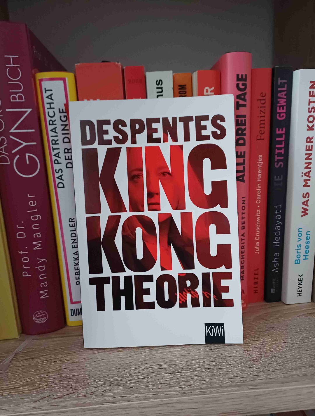 Deutliche, zeitlose Worte. Das Buch hat mich sehr aufgewühlt und ich habe mir viel markiert.