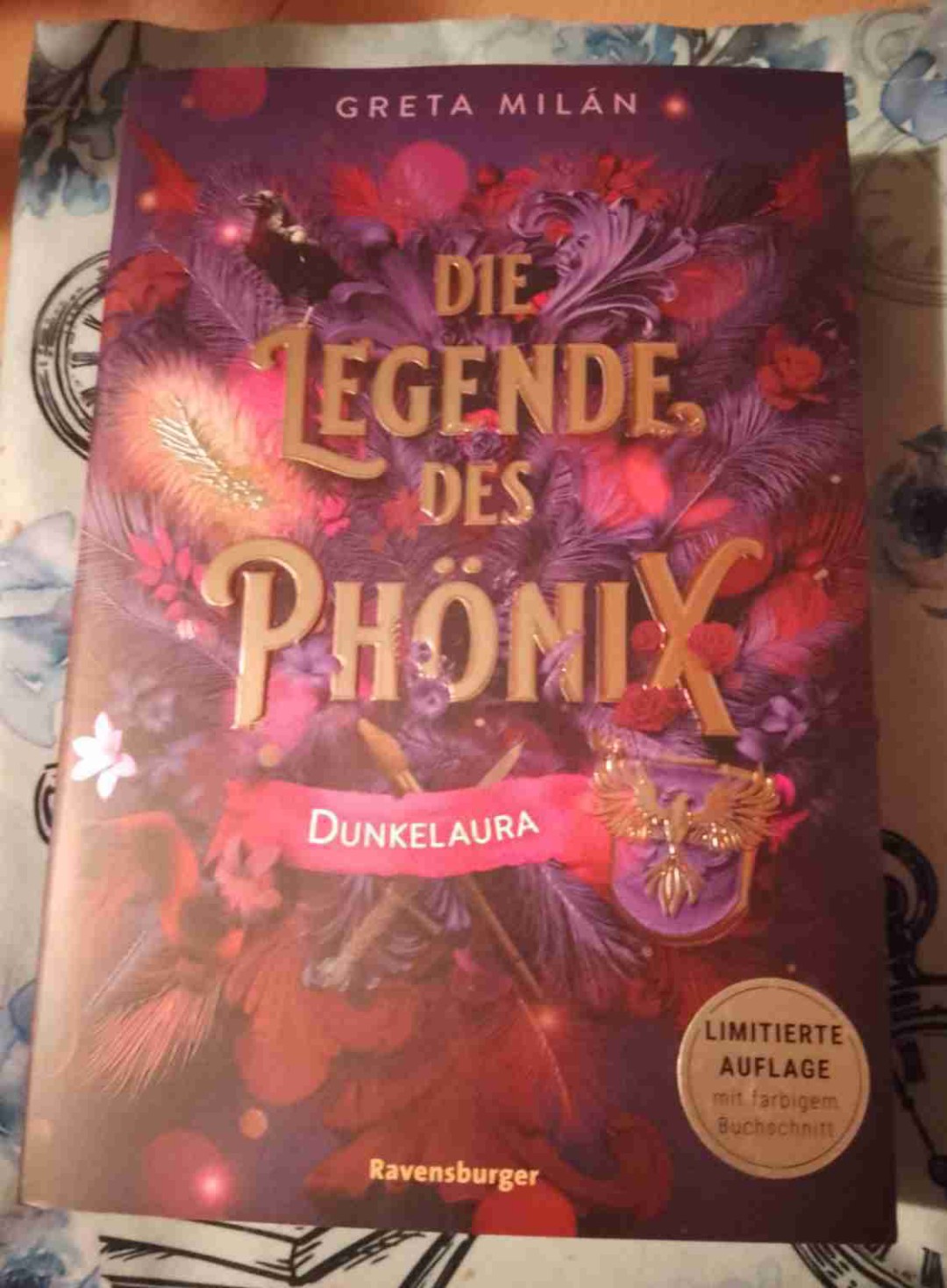 Der erste band hat mir schon Mal sehr gut gefallen. Gut das ich auch den zweiten band habe, sonst hätte mich das Ende sehr geärgert. Wer ist Alpha? 🤔
Ich empfehle die Dilogie weiter!