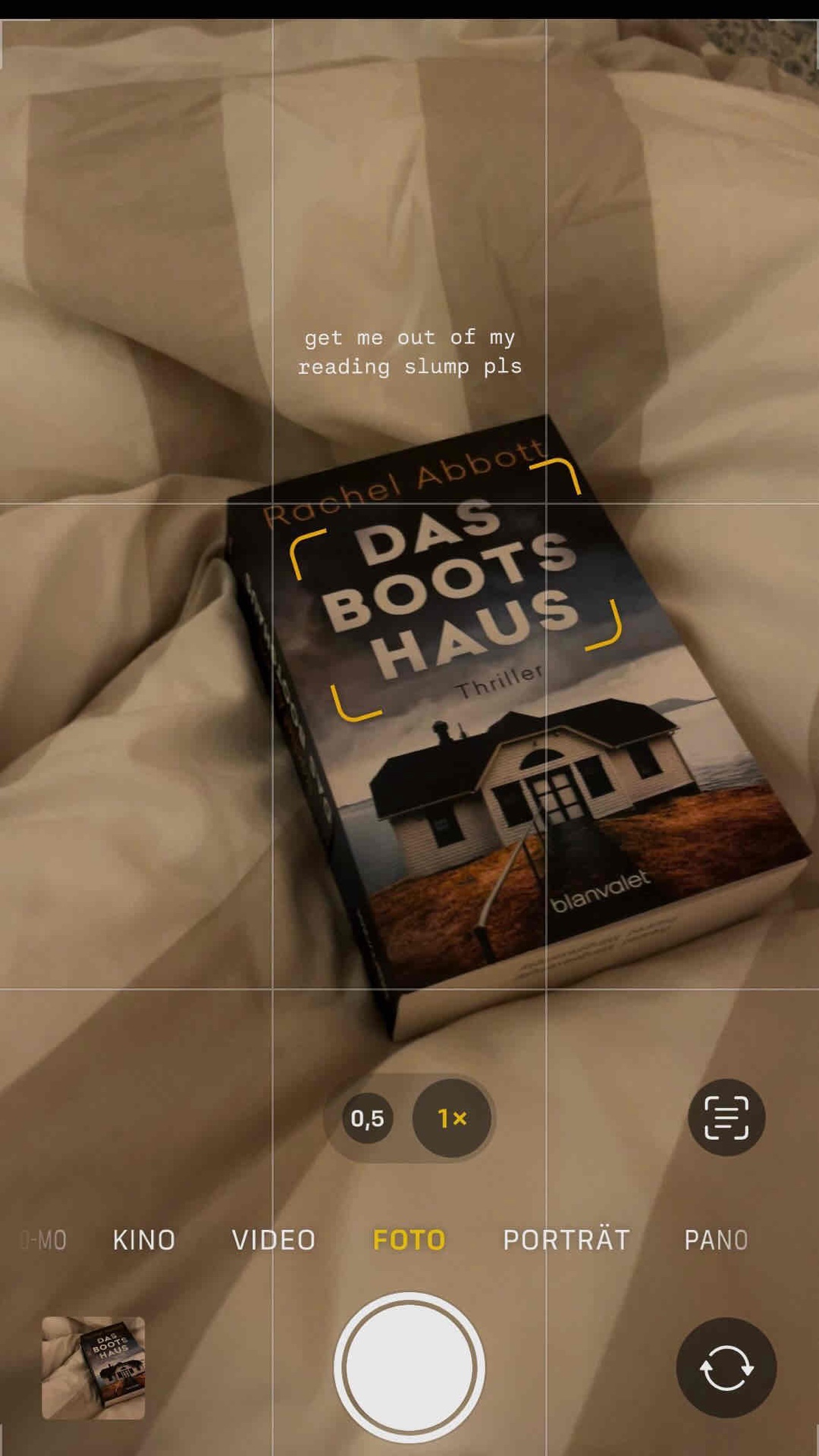 Es ist zwar viel passiert, aber an einigen Stellen war es etwas langatmig. Das Ende hat mich auch nicht so sehr überzeugt.
Trotzdem hat’s mich die ganze Zeit über gefesselt und ich hab mich immer gefreut weiterzulesen.