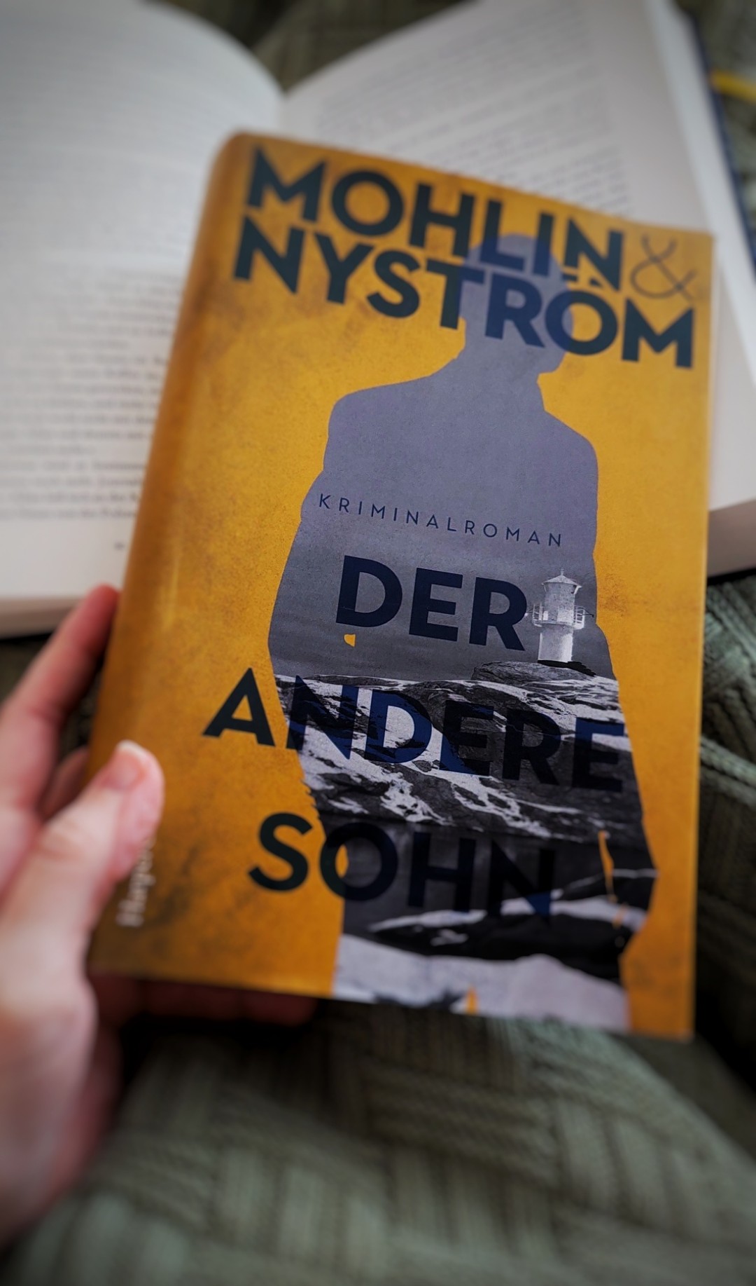 Von Anfang bis Ende spannend, ab und zu hatte ich eine Ahnung, dann verworfen, nur um eine neue Vermutung anzustellen. Der Ausgang war perfekt.