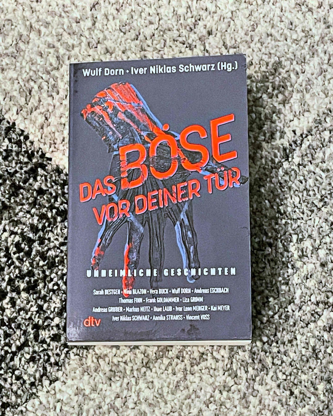 Muss sagen es war richtig gehend gut. Bei paar Geschichten war ich etwas verwirrt aber andere da war ich total fassungslos wie gut sie waren. 
