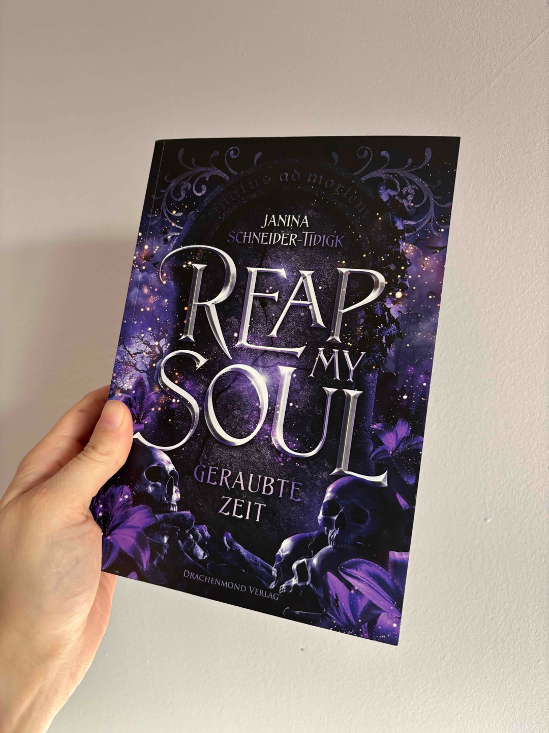 Puh, ich hatte hohe Erwartungen an das Buch. Leider konnten diese nicht erfüllt werden - ich hab die Tension von Kenna und Asher leider null gefühlt. Es hat mir an so vielen Stellen an Tiefe gefehlt. Leider konnte ich bis zum Ende nicht richtig warm mit den Charakteren werden. 