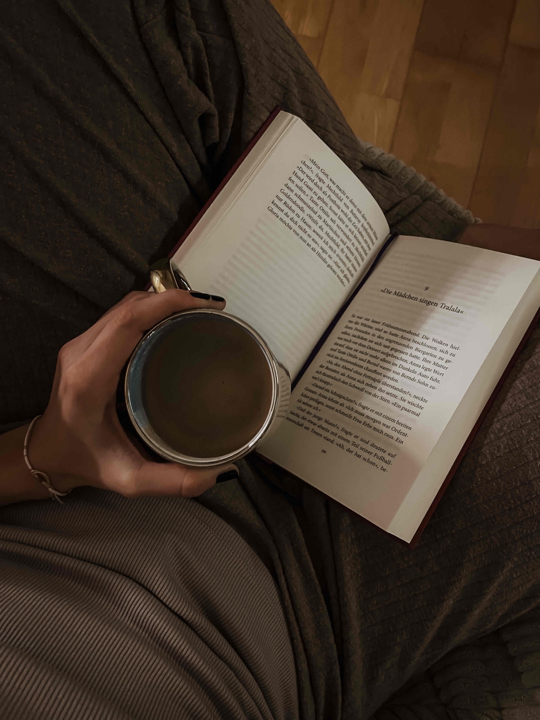Ein sehr nettes Buch für Zwischendurch. Keine große Story keine wahnsinnigen Plot Twists, aber einfach schön und entspannt zu lesen.